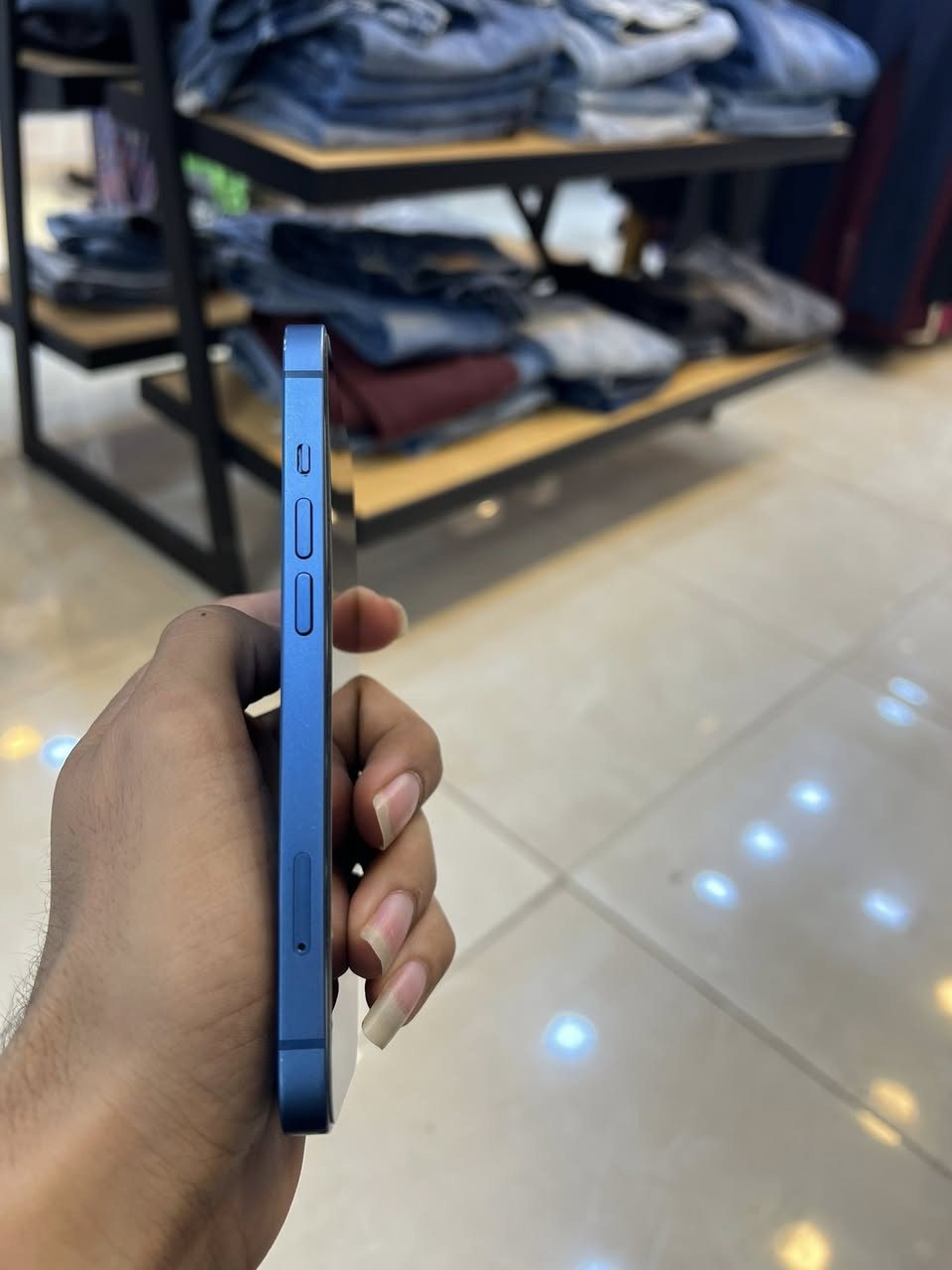 السلام عليكم ١٣ مني للبيع  ذاكرة ١٢٨  شرق اوسط بطارية ٦٦ يحتاجلها تبديل ومبدل شاشه تفصيل اصليه السعر ٢٥٠ للاستفسار خاص(***********)موجود بي واتساب
