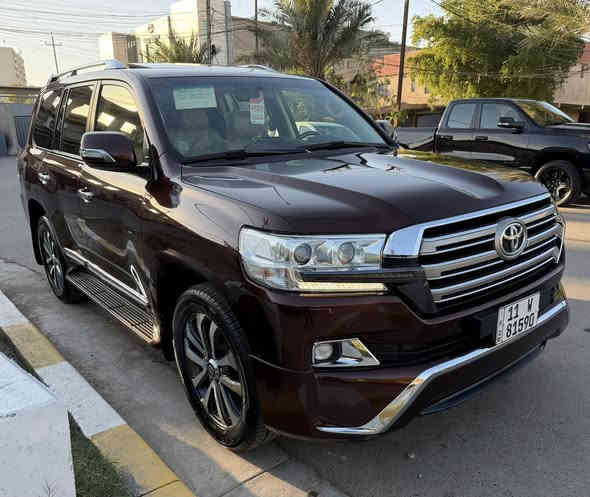 السلام عليكم 
للبيع تيوتا لاندكروز 2017 gxr محرك 8 سلندر 4600
مواصفات الgxr داخل عسلي ماشيه 110 الف كيلو 
السياره مكفوله كفاله عامه عدا شبر صبغ بالبنيد اثر شخط بدون داخل سياره كلش نظيفه عله ايد وحده رقم بغداد الجديد مكاني بغداد السيديه السعر 455 ورقه وبيها مجال للاستفسار اكثر اتصل ***********
