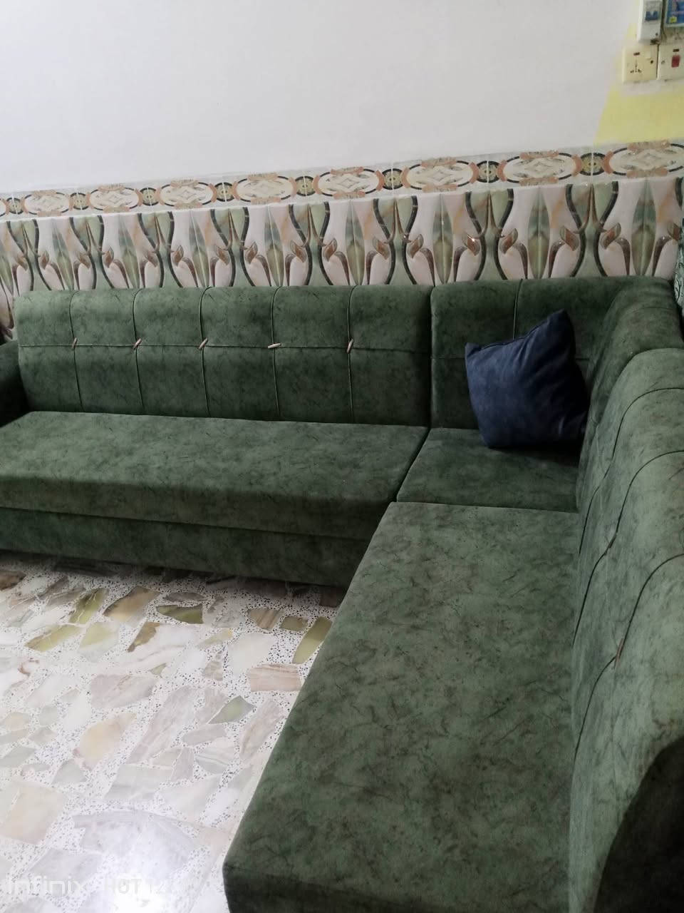 السلام عليكم
#تخم ديوان للبيع عشر مقاعد نظيف جدا جديد بعده امراوس بديوان ارضي هم عادي
#السعر_250
#وذا واحد يريدهن اثنينهن هم عادي لأن هنه إثنين وطابگهن
#***********
