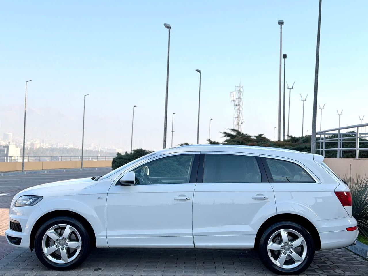 Audi  Q7 S-line Quattro 2013

ارحض سعر بلاش  ١٢٩  ورقه مجال بسيط

سيارة ٧ راكب

مواصفات خليجي  وكالة اربيل٣ بصمه بيلادي موجوده

موديل ٢٠١٣   

محرك سته سلندر V6 3.0L سوبر چارچ محرك بنزين

گير و محرك بشرط كفاله 

-----------------------------------------
مواصفات 
 پانوراما امامي و خلفي  
صندوق شفط 
 بردات جانبية و خلفية
 تحكم ماوس 
    داخل  جلد اصفر
كشنات كهربا
كشنات خزن
تبريد مركزي  
سيدي بوكس  
تبريد مركزي 
حساس خلفي و امامي 
- لايت ليد  
ستيرن تحكم
  تحديد سورعه  
 و بعد هرايا مواصفات
-------------------------------------------
  تخم تاير و  ويل جديد
 صدر ٪؜١٠٠
گیر  ومحرک بشرط ٪؜١٠٠
 سيارة مسيرفسة كاملة ما يحتاج اي مصرف

-----------------------------------
سياره واحد شبر اقل صبغ راس تايرخلفي او شبر بارد راس بك لايت خلفي باقي مابي شي 
     
سيارة احلي بالواقع و مابي اي مصاريف الحمدالله 
-----------------------------------

سعر مطلوب  ١٢٩ ورقة و مجال 

مكان سيارة سليمانية 

***********
***********
*****************************************************
Audi Q7 -S lin Quattro  2013
فول فول موسفات
٣ ريز كوشن
هه ر٣ به صمه ى شه ريكه ى ماوه
٦ بستون سوبر
بانوراما ده بل بانوراما
سنوق شفط
ده رگا كانى به رده يه دواوه
ماوص
كوشن جلد ناو زه رد
كوشن كاره باوخزن
ته بريد مه ركه زى
سيدى بوكس
حاسه بيش و دوا
لايد بك لايت ليد
سوكان فوليوم و تحديد سرعه
مواسفاتى اودي معرو فه...............
گيرومه كينه و ته بريد ساردى و گه رمى به شه رت بى نوقسانيه الحمدلله 
سه نه وى ره قه مى تازه يه به ناوى خومه ته حويل به شه رت
سه ياره كه يه ك به له ى بجوك بوياغى هه يه له كه ل به له يه ك ساردا باقيات به شه رت

سعر مناسب ١٢٩ كه ميك مجال

***********
*********** السليمانية, العراق
