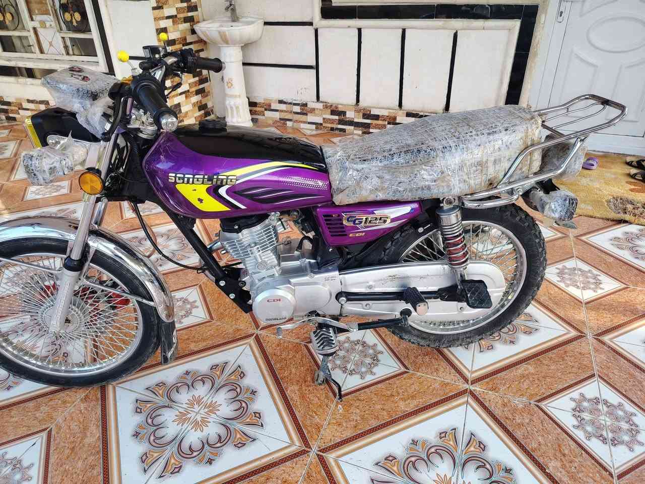 سلام عليكم تايكر موديل 25كفاله بس شاشه طافيه  مكان ديالى الخالص تحويله سعر 650بي مجال لحد ينطي سعر من يمه ***********وووو ***********
