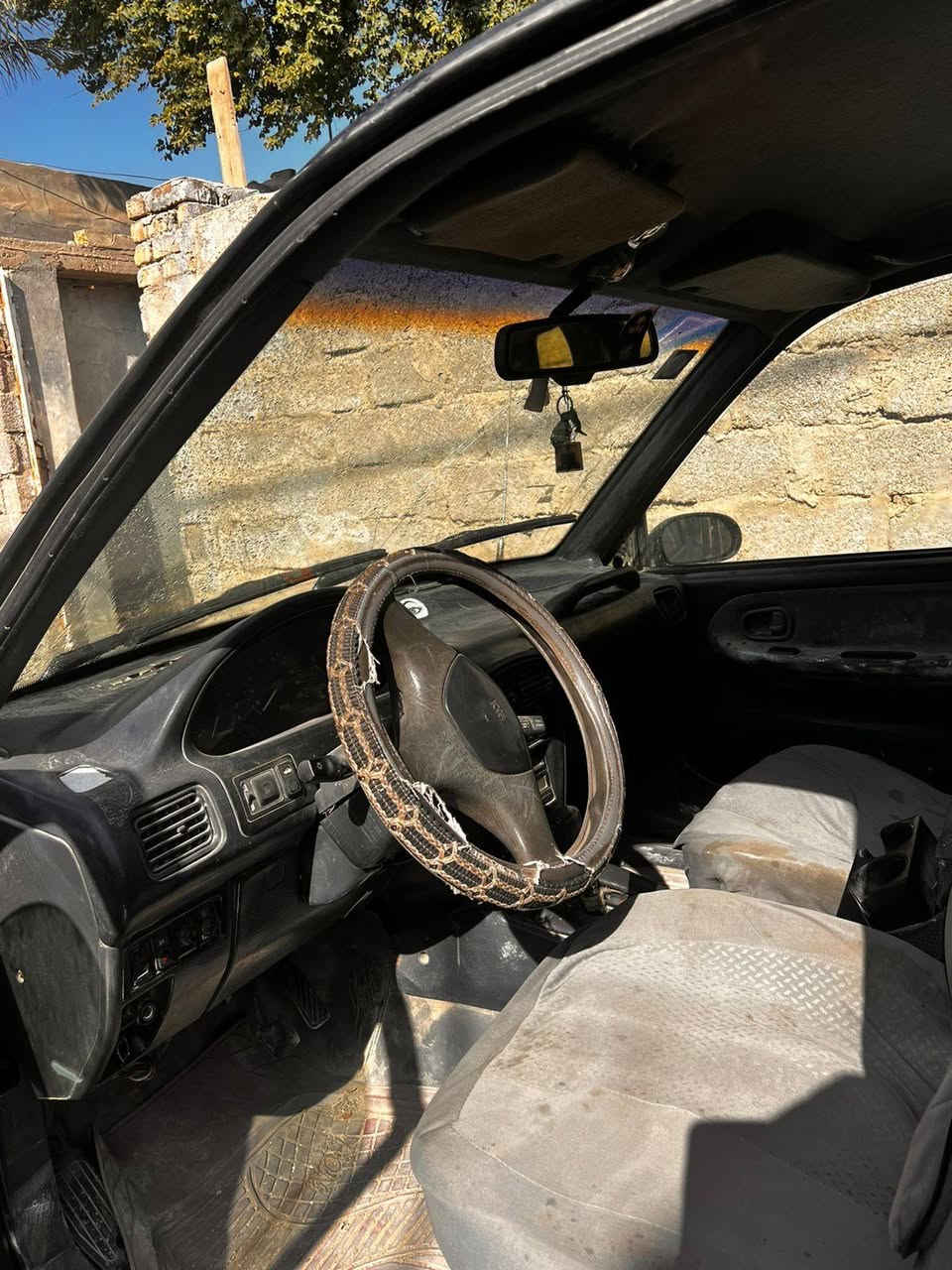 كيه سبورتج موديل 93 رقم بابل انكليزي محورة مكينة ونجي باسمي السيارة مكانها الكوت سعرها 30 وبيها مجال
***********
