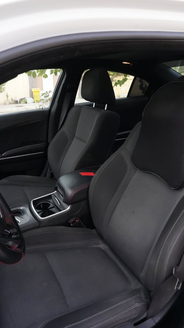 السلام عليكم
جارجر sxt مودل ٢٠١٨ محرك ٣٦٠٠
المواصفات 
كفالة عامة عدا طخة زغيرة بالباب الخلفي باقية ع وضعها موجودة بالصور  
كير مكينة حدادية بدي كلة مكفول 
فتحة قمارة 
شاشة كبيرة 
عداد ٢٦٠ 
كشنات تدفئه حضن
تشغل عن بعد 
نقطة عمياء 
بصمات عدد ٢
سستم صوت الباين 
دمام
ماشية 96 ميل
ويل ١٨ 
تايرات جديدة 
حدادية جديدة فلنجات جديدة 
برغي مناقصة السيارة  
مكان السيارة نجف 
السعر ٢٣٥$


**إذا كنت صاحب هذا الإعلان وتريد حذفه لأي سبب، رجاءا أرسل رسالة إلى الدعم الفني**