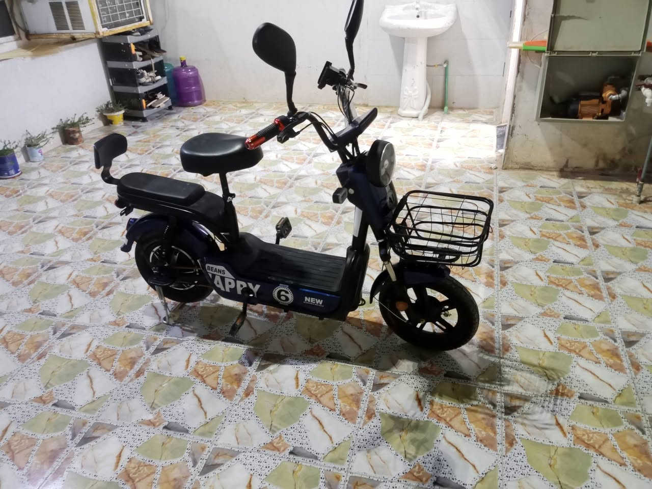 السلام عليكم ورحمة الله وبركاتة  دراجه شحن للبيع وبسعر مناسب 150 رقم  الهاتف ***********
