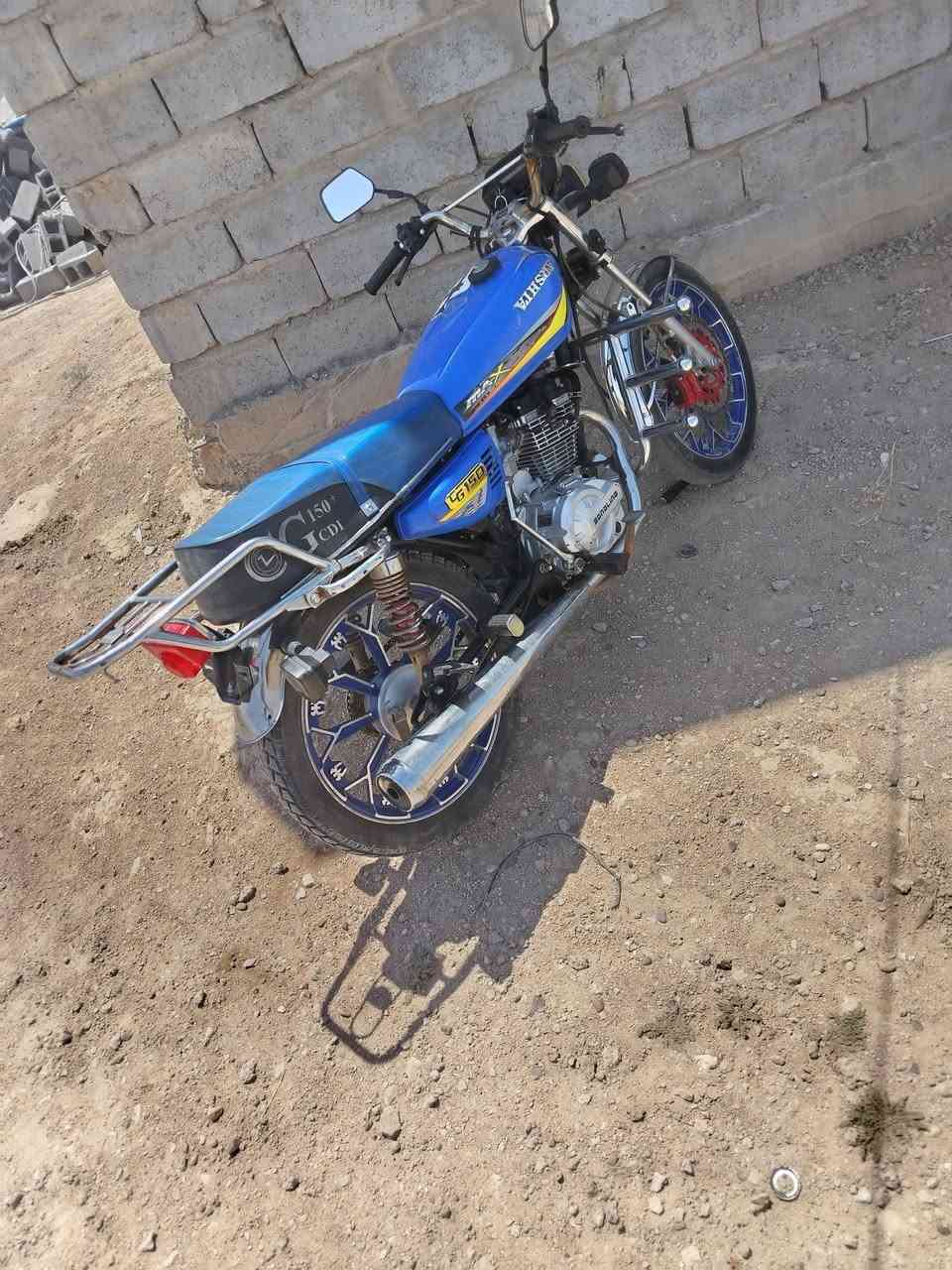 سيفان  موديل ٢٤ للبيع سعر ٦٠٠ وبيها مجال مكاني لكرمه لبسوده‏‪***********‬‏

