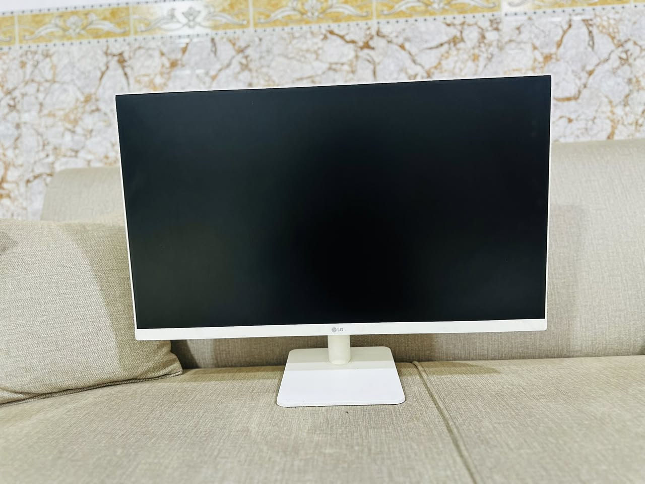 شاشات عرضLGوhp نضيفات كلش استخدام قليل
� تستخدم عادة ويه:

 • حاسبة مكتبية (Desktop Computer)
 • لابتوب حتى تكبر الشاشة
 • أحياناً رسيفر أو كاميرات مراقبة أو أجهزة ألعاب

يعني الشغل الحقيقي يكون بالجهاز (الكمبيوتر)، وهاي بس تعرض الصور  
LG سعرهه 155
hp سعرهه175
البصره/ الجنينة


**إذا كنت صاحب هذا الإعلان وتريد حذفه لأي سبب، رجاءا أرسل رسالة إلى الدعم الفني**