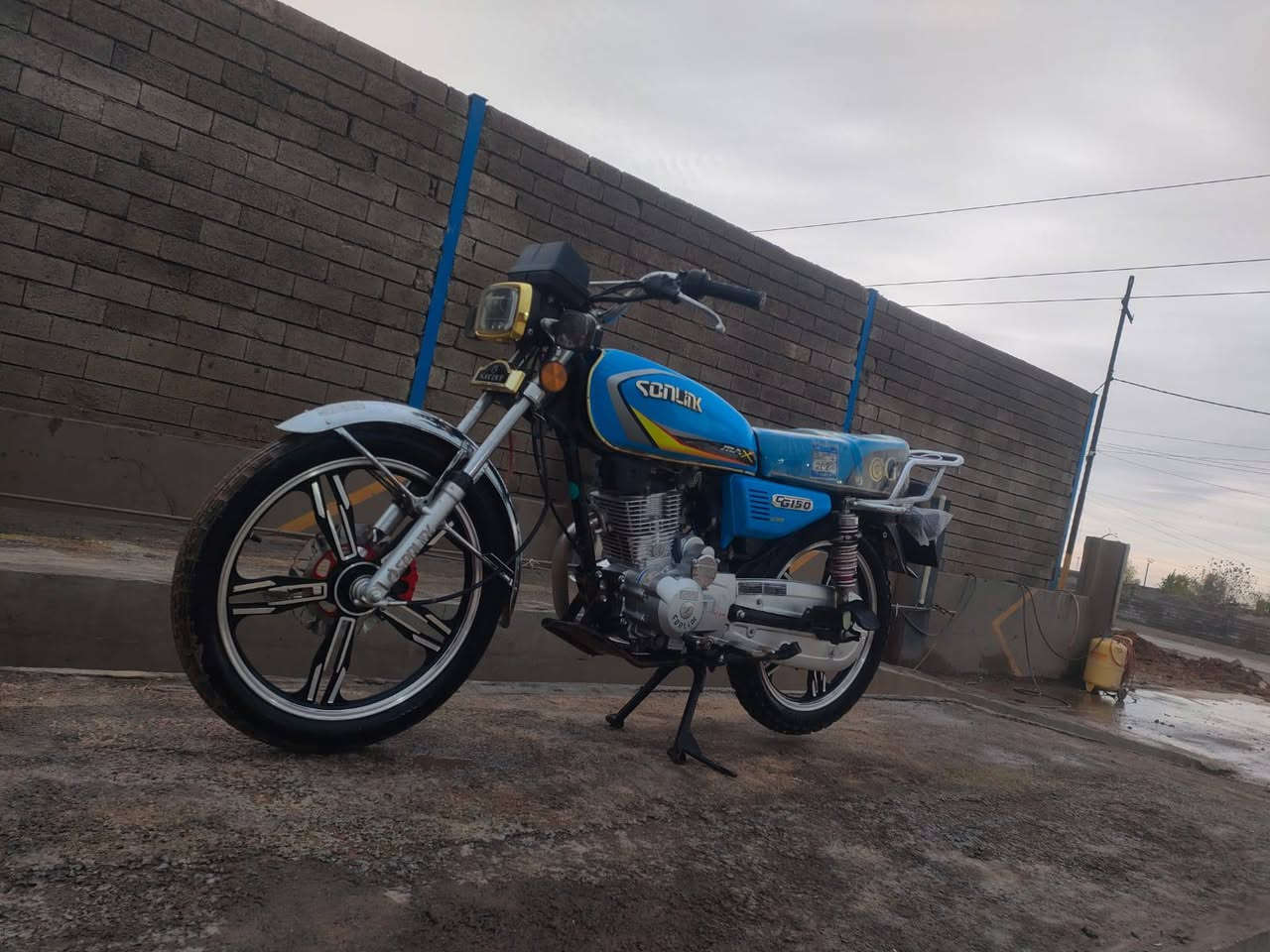 مكلف بل نشر موطور سيفان نطيك شرط كله شركه منفيس برغي مامفتوح موديل 23 كله جديد المكان قياره تواصل معه صاحب الرقم ***********
