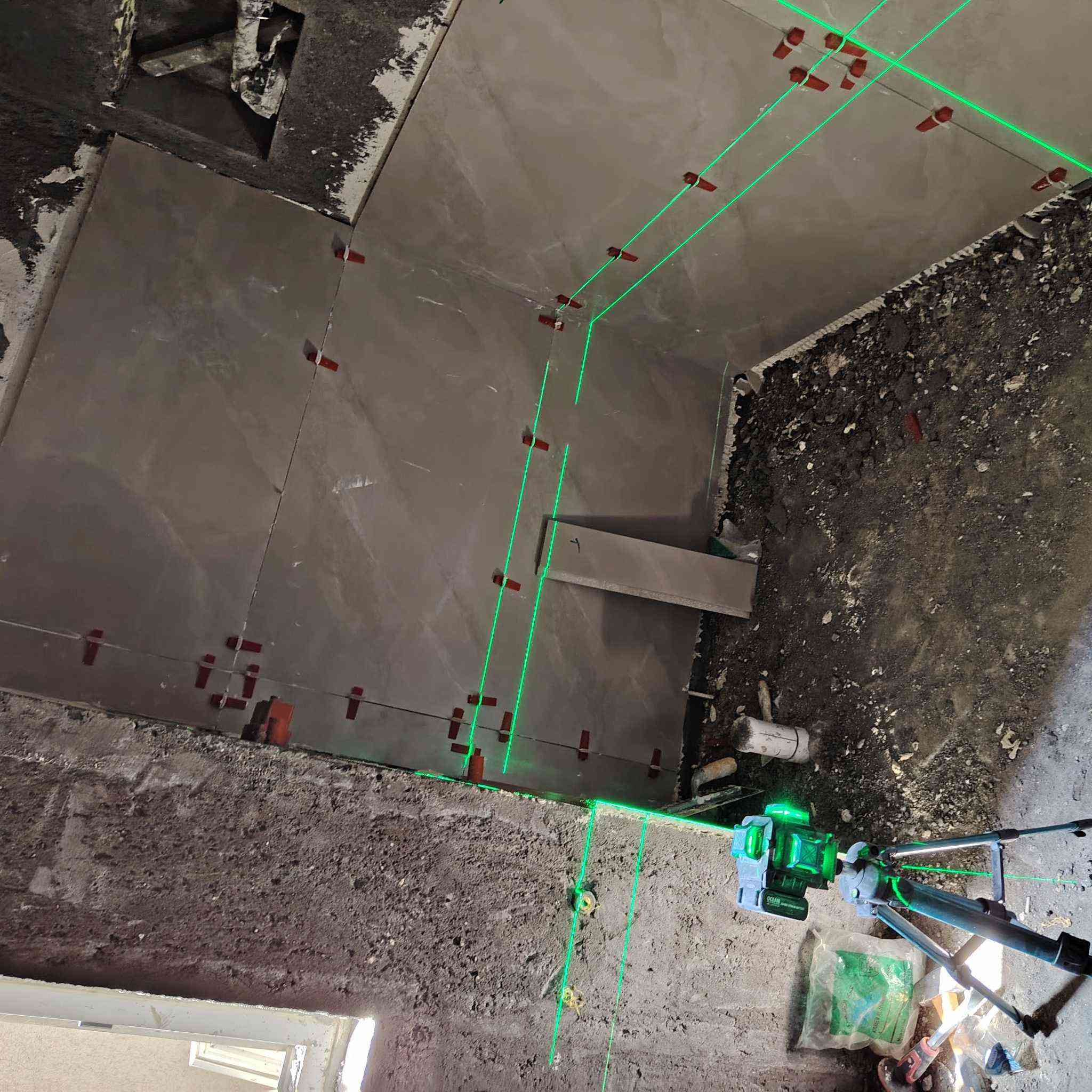 السلام عليكم محمد خلفا سيراميك جدران وارضيه وكاشي بورسلين مصري ومعي كادر متفرغ حاليا شغل درجة اولى ***********
