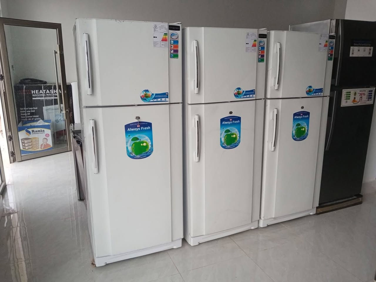 ثلاجات كونكرت جديد ما مستخدم 20 قدم للبيع الاستفسار عل رقم 📱 ***********
