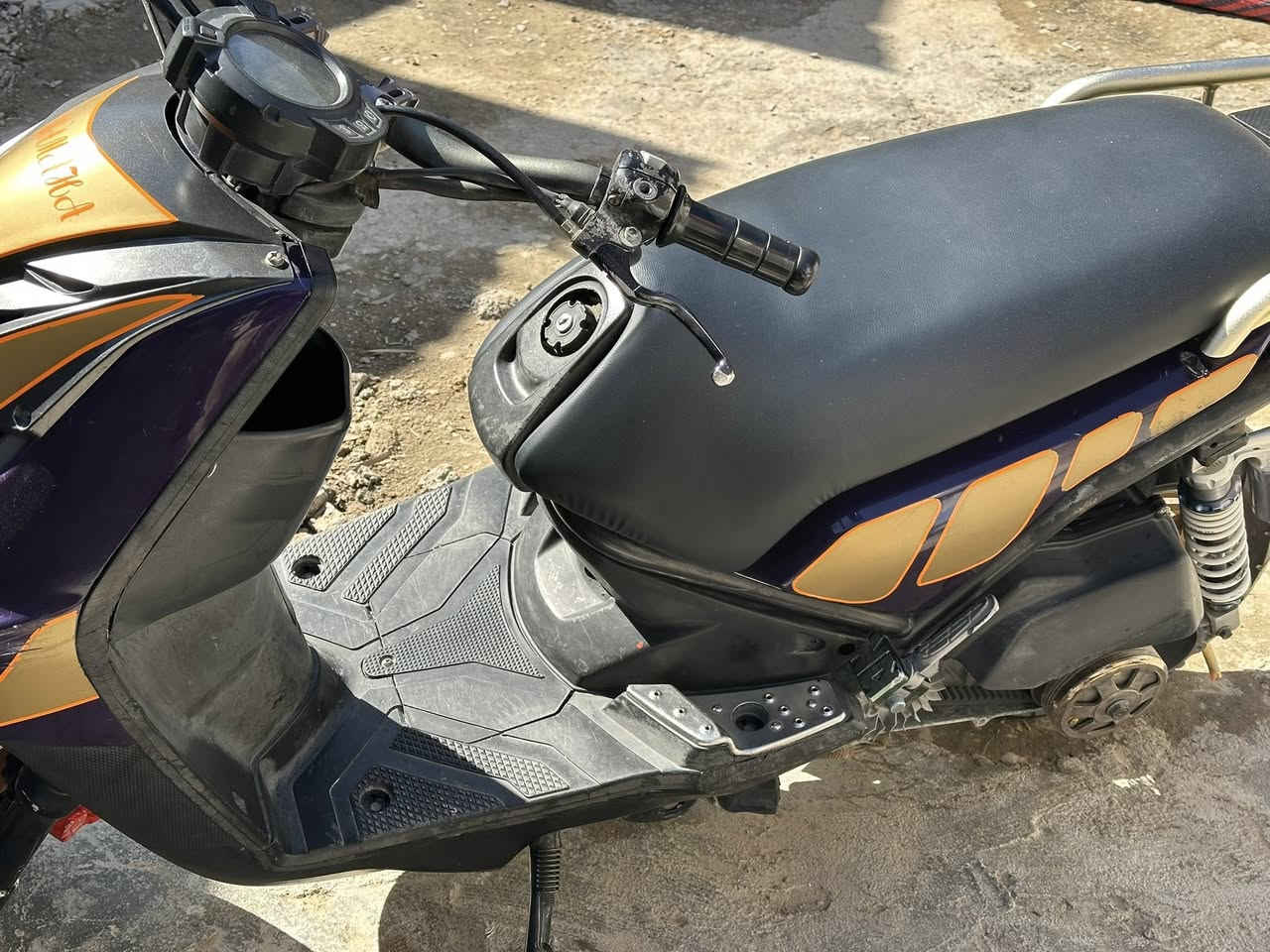 السلام عليكم جبلي البيع مزوده  مكينه برغير ماملعوب بيه الدراجه نكره سلف رايده مليون و 300 وبيه مجال بصيط مكان الدراجه كاظمية ***********
