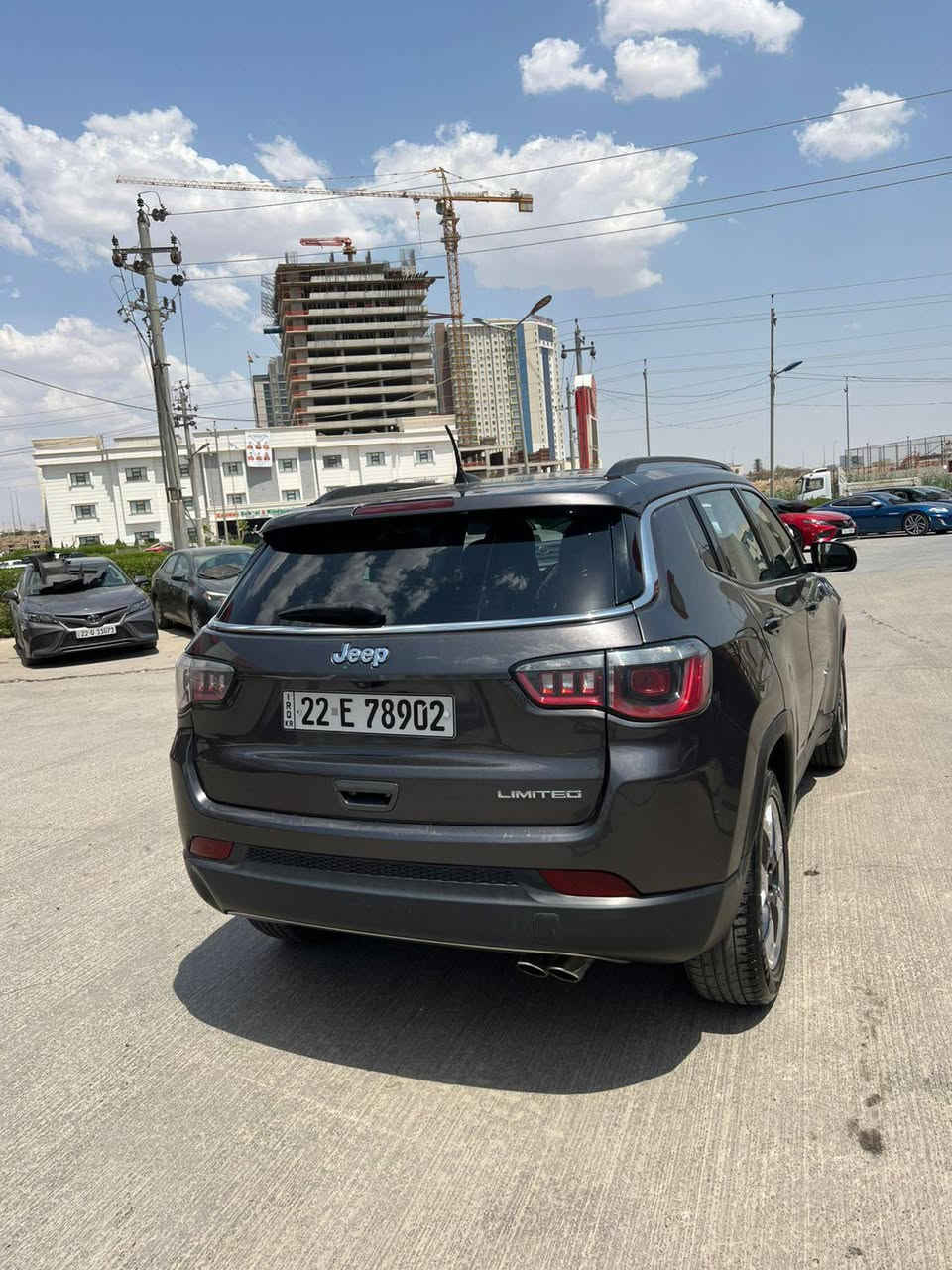 السلام عليكم
للبيع جيب كومباس 2020 نفطی

الضرر  بنيد بس 

الرقم: اربیل

المحرك :2400 ( اربعه سلندر)

الموديل:2020
 
العداد: 80الف كيلو 

•غرفه السياره: كشنات السياره اسود اصل

•السياره بصمه 
•كامره خلفيه 
•تبريد قطعين امامي وخلفي
•شاشه السياره كبيره
•سايد بريك اوتو ودكمه
•تحكم ستيرن جهتين 
•مثبت سرعه كروس
•نضام ABS

السعر المطلوب  125 ورقه مع مجال بسيط ترهم مراوس

الاتصال على:***********
***********
مكان السياره اربیل
