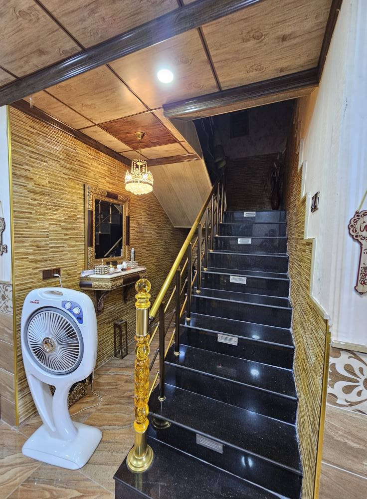 دار ركن للبيع حي الاعلام يقع الدار على شارع 20 متر مساحة 168 متر واجهة 10سند طابو ملك صرف شرط التحويل يتكون من كراج كبير مع صحيات خارجية ومطبخ واستقبال وهول وغرفتين على واجهة البيت مع مناور وصحيات داخليه 
#حي_الاعلام #مكتب_قصر_الامراء_العقاري 
للاستفسار حول السعر والتفاصيل الاتصال على الرقم *********** متوفر واتساب ايضا
