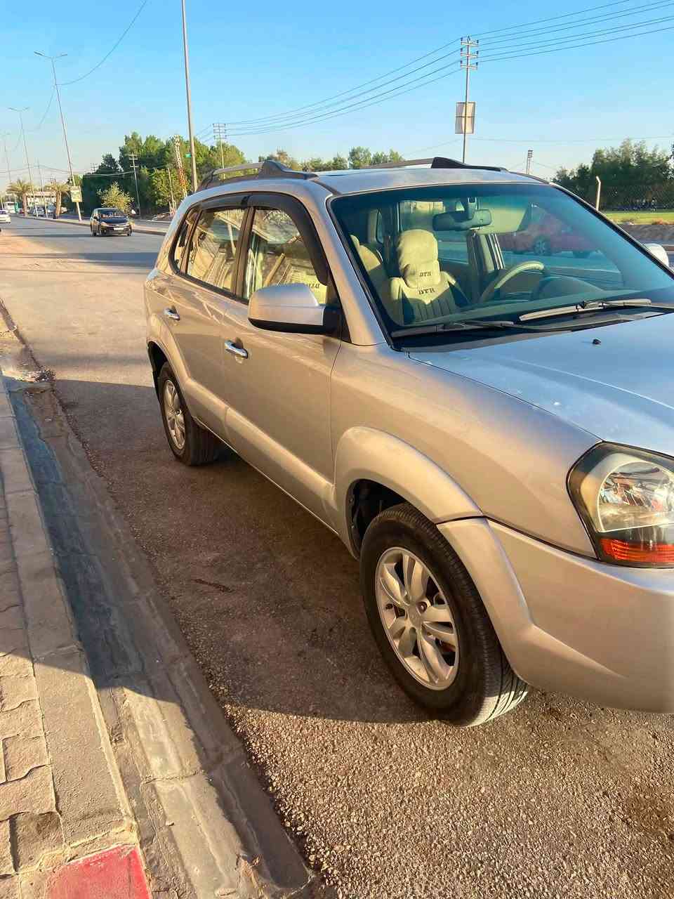السلام عليكم
توكسان 2009 مكفوله ما عدا البنيد بي معجون 
تخم تاير حداديه تبريد كله جديد ما عايزه برغي 
السعر107 
رقم الهاتف: ***********

