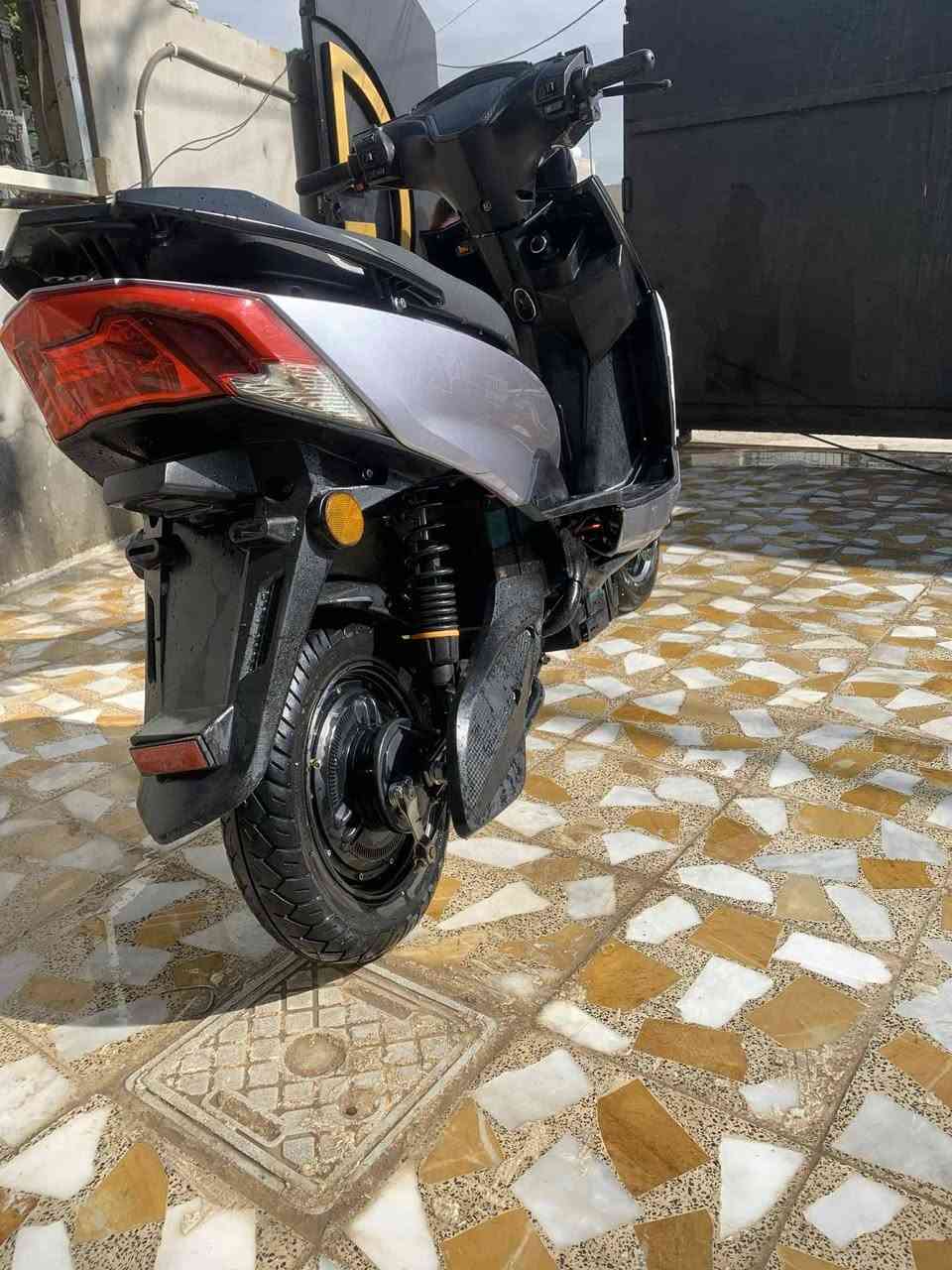 سلام عليكم لبيع ماطور سكنس KY سعر 400 ماطو نضيف 6 بطاريات مسطره.  مو عاديات. مسطره 32 امبير
موصفات معروفا مال سكنس ماطور نضيف 
لا كسر ولا فطر درع نضيف. غراض كامله 
ويل امامي يخبل  لايتات اشاير فول 
3 نمر 
ملف   1500
سعر 400. 
مكاني مزارع زيونه الي بل شلالات 
رقمي ***********
اخويه مو شراي لا تفوت خاص  ولا تنطي كلمه وما تجي  اخويه ما تعرف بسعر الماطور لا تكسر بي بطايارت مسطره مو عاديات
