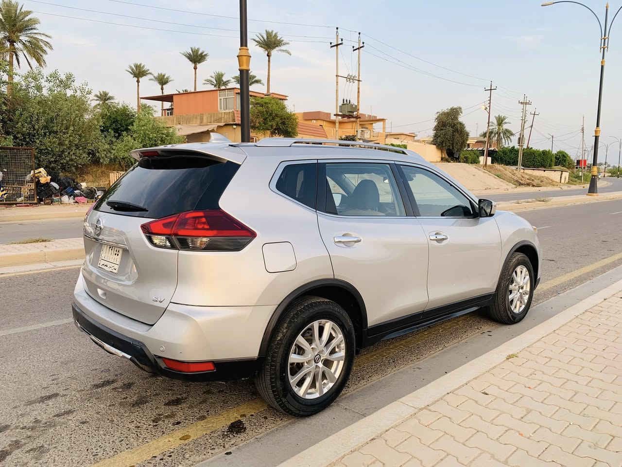 نيسان روج 2020 sv   وارد امريكي لون سلفر
ناقل حركه كهربائي
رادار امامي جانبي حساسات 
نقطه عمياء تحكمات ستيرن
بصمه +تشغيل عن بعد 
ابواب بصمه 
تحديد مسار +تحديد سرعه 
كاميرا  خلفيه
اشاير بالمري 
شاشة اعطال
مانع انزلاق
نظام ترحيب
كشنات تدفئة تبريد 
كشنات كهرباء 
تبريد 2 قطع  
بيه هواي مواصفات
محرك 2500 / 4 سلندر 
٥ راكب 
حادثها جاملغ الأيسر امامي وايرباك البرده طاك 
محرك كير ضمان 
صدر امامي خلفي +تايرات كله ضمان 
سياره رقم صلاح الدين 
مكان السياره الضلوعيـه الجبور 
ماشيه 154 الف حقيقي
مشروع وطني

***********
