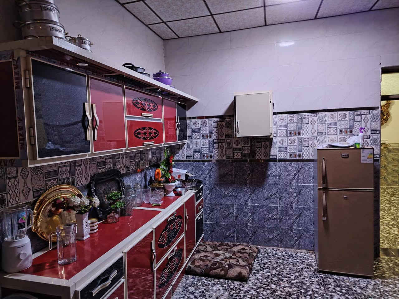 الفلوجة الصقلاوية الجمعية
بيت طابو ملك صرف مساحه ٣٠٠ متر  بناء  طابوك حديث ٢٠٢٥ شارع ١٥ متر بنص السكن والخدمات البيت كامل وارضيه كاشي نقص البيت فقط لبخ  يحتوي على غرفتين نوم وصاله واستقبال ومطبخ وكراج وحديقه السعر ٩٨ مع المجال

***********
