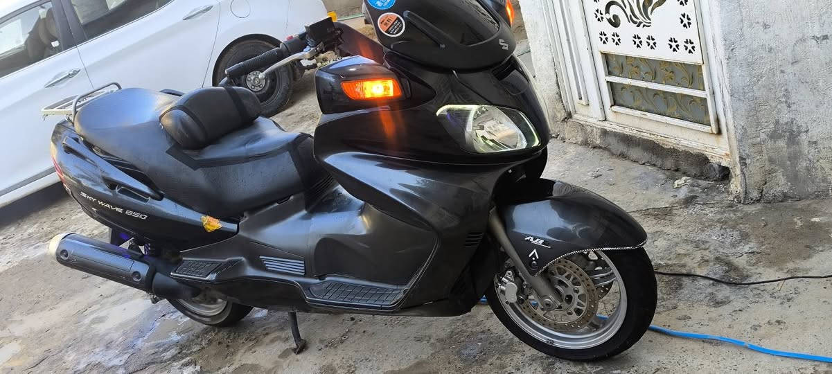 سلام عليكم
سكاي ويف ٦٥٠ 

دراجة بلادي مال رمبة

كهرباء كلها شغالة

محرك طياره 

بوار مود شغال

كير اوتو +تيبيترونك

مكفولة 

نظام ضؤء اوروبي

ويل نضيف جدا

تيرات نضيفات

متواجد على الرقم

سعر 16

مكاني كربلاء 
***********
