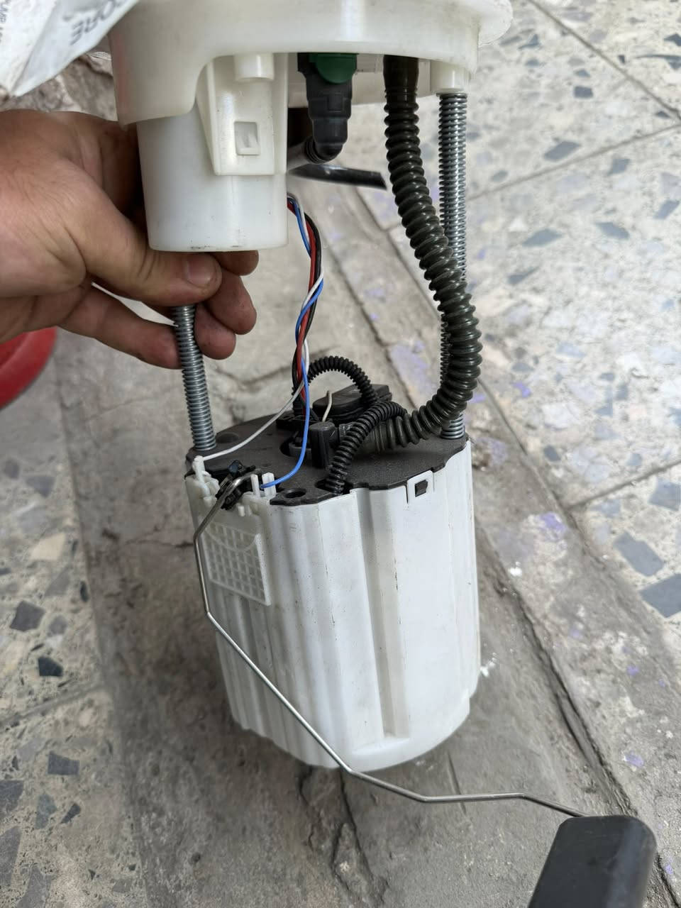 سلام وعليكم قاعده فيول بمب شوفر تراكس 2022/2013 كامله اصليه تفصيخ حاويه سعرها 50 الف مع توصيل كل محافظات العراق ***********
