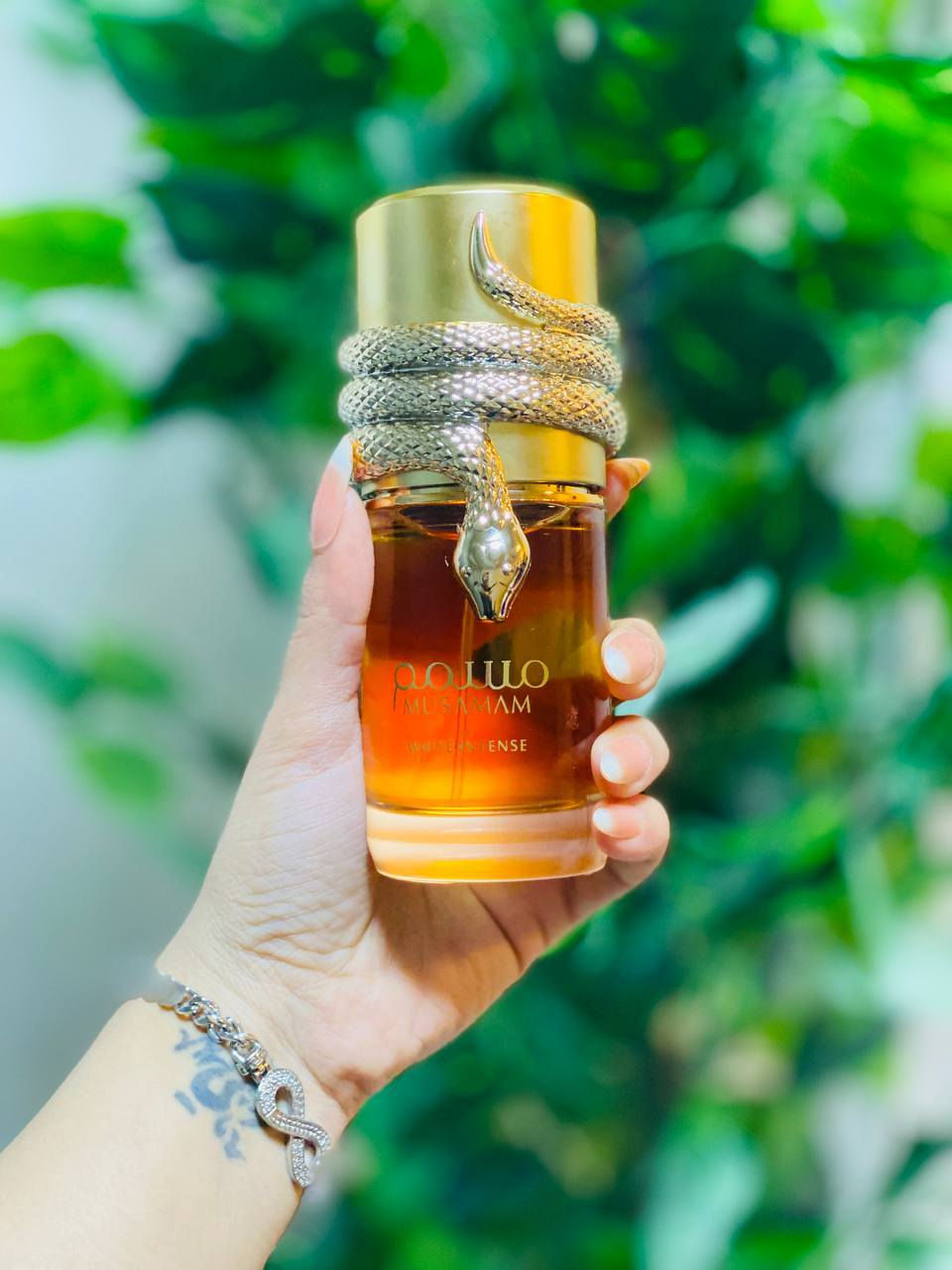 ❤️‍🔥 🐍 عطر مسمم وايت انتنس..🐍 ❤️‍🔥
✨MUSAMAM WHITE  INTENSE..
✨ من لطافة..
💞عطر رائع يناسب كلا الجنسين..💞
خاصة لعشاق🥰 عطور :
Stellar Times Louis Vuitton..👌
& Crystal Noir Versace..👌
💓 يمتاز هذا العطر برائحته الغنية والمثيرة يتكون من مزيج متوازن من الروائح ويعد خيار مثالي لعشاق العطور القوية والثابتة..
⚜️إفتتاحية العطر: البرغموت، البرتقال و التوابل..
⚜️قلب العطر: ماهونيال، جوز الهند، الإيلنغ و الأمبروكسان
⚜️قاعدة العطر: تتكون من خشب الصندل، البنزوين،  و المسك..
💥يتمتع هذا العطر بثبات عالي 🔝🔥🔝🔥 يدوم طوال اليوم،❤️‍🔥 مما يجعله خيارًا مثاليًا للأشخاص الذين يحتاجون إلى رائحة تدوم لفترة طويلة..👌😍💪
المنشأ الإمارات 🇦🇪

الحجز والاستفسار راسلوني خاص


**إذا كنت صاحب هذا الإعلان وتريد حذفه لأي سبب، رجاءا أرسل رسالة إلى الدعم الفني**