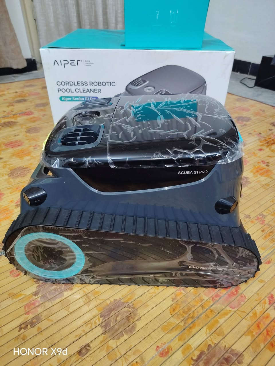 Aiper S1 pro
الروبوت العملاق
 لتنظيف ارضيات وجدران المسابح
ابحث عن المنتج وشوف مواصفاته وسعره الرسمي 
المنتج جديد 
السعر 550 الف


**إذا كنت صاحب هذا الإعلان وتريد حذفه لأي سبب، رجاءا أرسل رسالة إلى الدعم الفني**