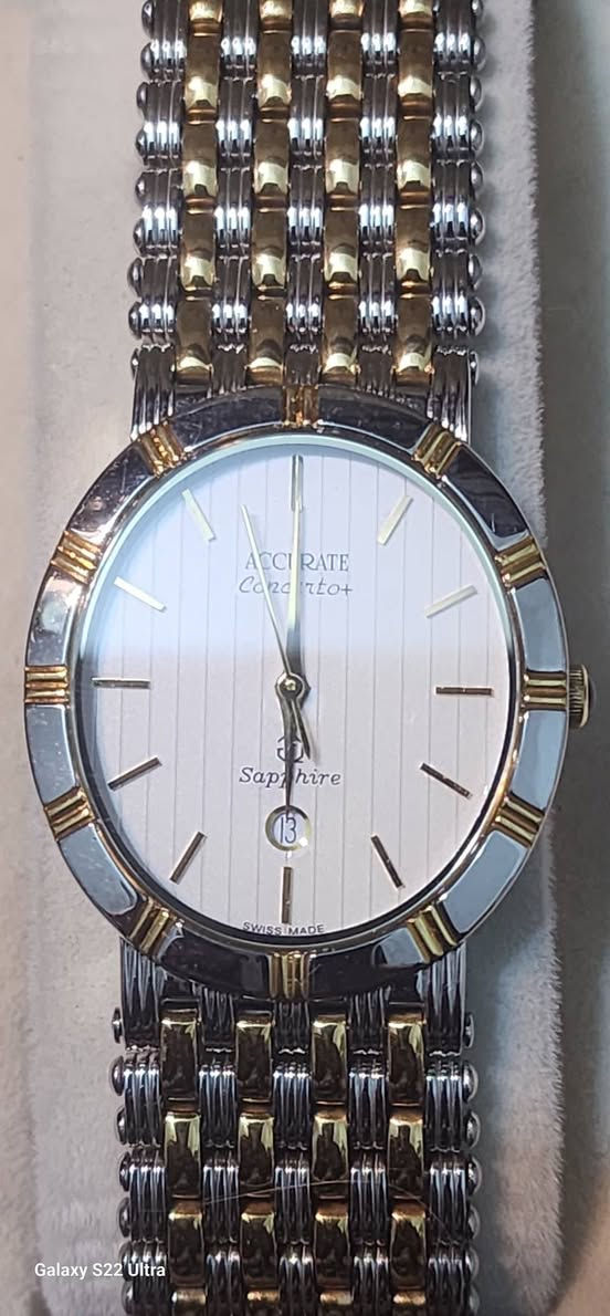 العنوان: للباحثين عن الأناقة السويسرية الخالدة.. ساعة ACCURATE الجديدة
​الوصف:
أعرض لكم تحفة فنية من دار الساعات السويسرية العريقة ACCURATE. ساعة تجمع بين الدقة المتناهية والتصميم الكلاسيكي الفاخر، مناسبة جداً للمناسبات الرسمية ولمحبي التميز.
​المنشأ: سويسرية الصنع بالكامل (Swiss Made).
​الحالة: جديدة تماماً (Brand New) لم تُلبس قط، مع علبتها الأصلية الفاخرة.
​التصميم: ميناء أبيض صدفي نقي مع عقارب ومؤشرات ذهبية أنيقة، وإطار "توجيهي" مذهب يضفي لمسة من الفخامة.
​السوار: مزيج رائع بين الفولاذ المقاوم للصدأ والذهب (Two-Tone)، بتصميم مريح وراقي جداً على المعصم.
​المميزات: تحتوي على نافذة لعرض التاريخ عند الرقم 6، مما يزيد من عمليتها وأناقتها.
​كلمة للبائع: الساعة قطعة "نادرة" وتعتبر استثماراً مثالياً لمحبي الماركات السويسرية التي تجمع بين الجودة والسعر المنافس.


**إذا كنت صاحب هذا الإعلان وتريد حذفه لأي سبب، رجاءا أرسل رسالة إلى الدعم الفني**