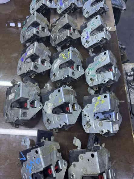 متوفر 

كيلون باب 

خفاش + صقر + 700+ 500 

خدمة التوصيل موجوده ***********

العنوان بغداد /مجمع مشن مجاور عبود ابو التبريد
