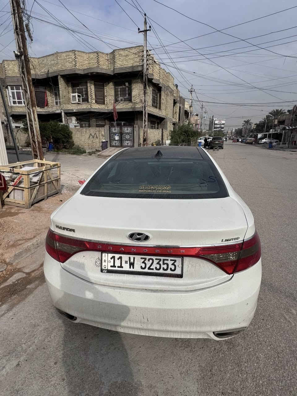 سلام عليكم ازيرا لمتدد 2014 وارد كوري للبيع
المواصفات فول VIP 
 مكينه 4 سلندر2400 
بصمه تشغيل
نظام ايكو اقتصادي
لد امامي  
اضويه ترحيب  
اشاير بالمري 
مري شفط 
مري اوتو مع R
كشنات جلد 
كشنات كهرباء 
كشنات تدفئه
 قطعتين تبريد
بنوراما طكتين 
حساس امامي خلفي 
برده خلفيه 
كروز سرعه 
تحكم ستيرن 
ويل كب 
تايرات جدد 
السياره مصبوغه حزام اثر شخوط وجاهزه اي نقص مابيهة بشرط الفحص 
مكان السياره بغداد

السعر ١٢٠ ورقه 
***********
