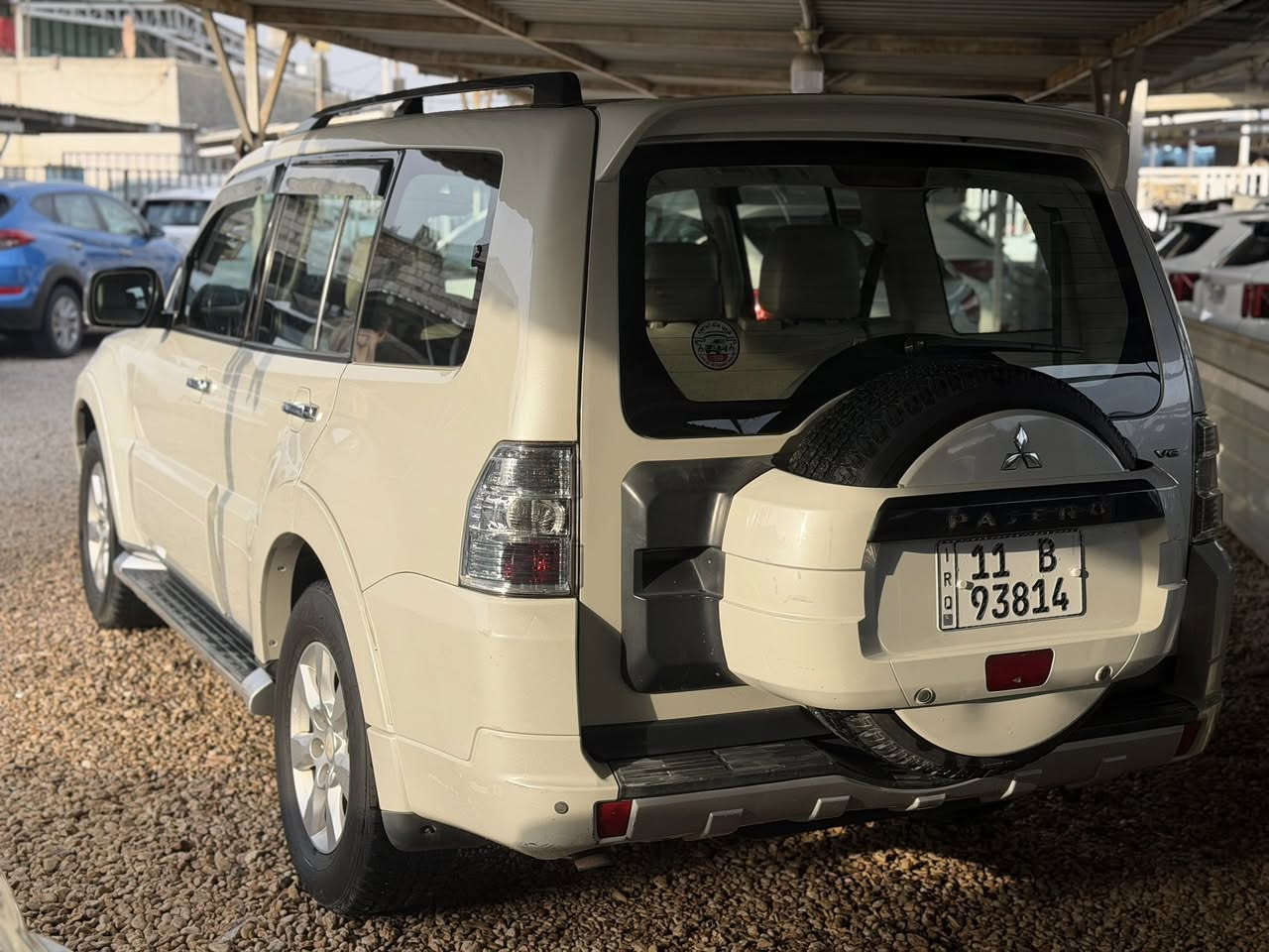 السلام عليكم
للبيع باجيرو 2010 وكالة الحبتور 
فول مواصفات 
رقم بغداد بأسمنا تحويل ثاني يوم 
فتحه جلد كشنات كهرباء دمام خلفي اشاير مري مري شفط فول تحمم ستيرن لايت زنون السياره جديده بمعنى الكلمه مال جناي برغي ماعايزه كفاله عامه من الفتح والصبغ والتبديل 
بيها كارت شبر بطرف البنيد جهه الراكب الباقي كفاله من كلشي 
ماشيه 188 الف حقيقي
كير ومحرك كفاله برغي ممفتوح بيهن
تخم حداديه وتخم تاير وتبريد كله وكاله
السعر 143$ وبيها مجال بسيط 
مكاني بابل مركز الحله 
للاتصال فقط غير متواجد ع النت 
***********
