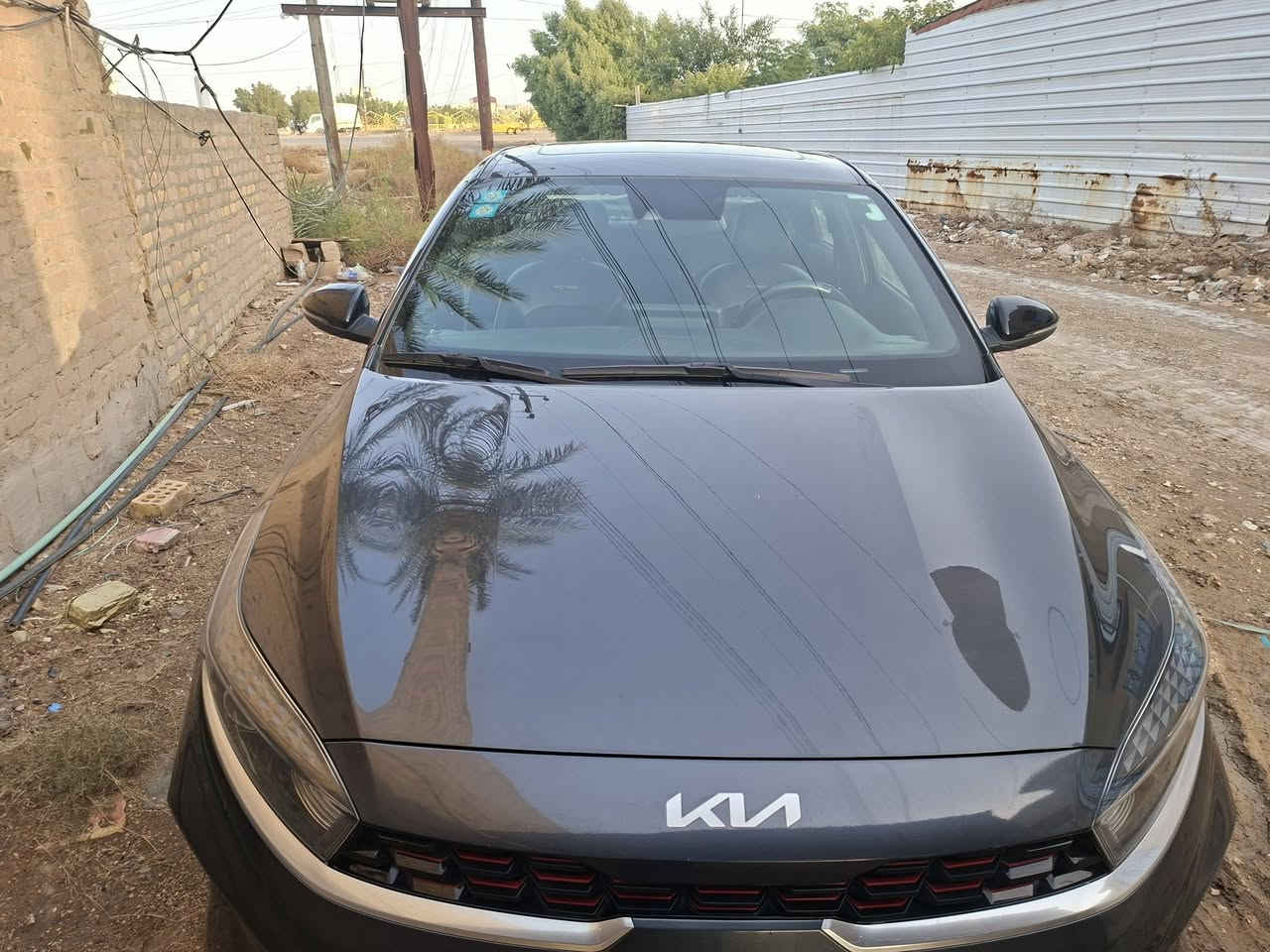 السلام عليكم كيا فورتي موديل ٢٢ جيتي لاين فول مواصفات سياره جديده الضرر موضح بالصوره ولباقي مكفول اي استفسار هذا رقمي سياره رقم بغداد ***********
