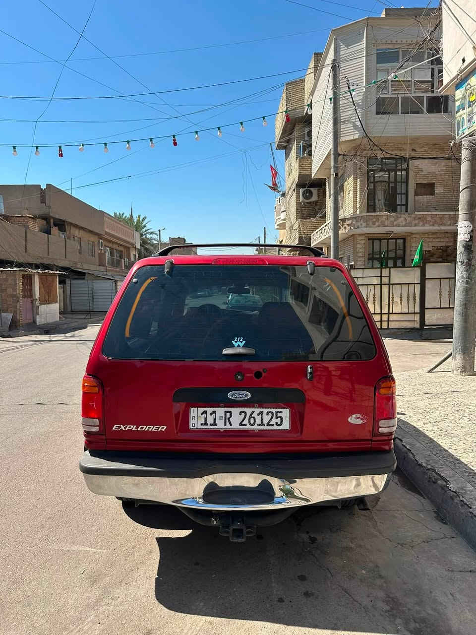 السلام عليكم
فورد اكسبلورر 1998 
رقم بغداد باسمي سنويه وهزه جديد 
كير جيد جداً 
محرك جيد جداً 
تبريد شغال 
صدر نضيف 
كهربائيات كلها شغاله 
سياره جاهزه 
ماشيه 247 الف 
بلادية السياره صبغ بس البنيد 
غرفتها جديده كشرها كلش حلو 
السعر 57 وبيها مجال بسيط 
‭‭***********‬
