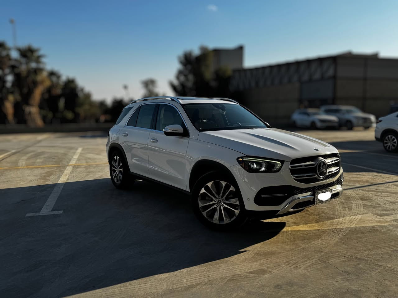 سلام عليكم مرسيدس 350  GLE
2020 فول موصفات 
1. فتحه سقف 
2. داخل ابيض 
3. شاشه متصله 
4. بصمه ابواب و تشغيل 
5. كشنات كهرباء + تدفئة 
6. حساسات 360 درجه 
7. سماعات بويمستر
8. صندوق كهرباء 
9. لد داخلي متغير 
10. رادارت امامي خلفي جوانب 
11. لايت متحرك مع الاستيران 
12. اتو هولد 
13. اتو بارك 
14.شاشه لمس + ماوس 
15. ماشيه 26 الف ميل
16. حادث بابين فقط مصلحات نفسهن 
17. ايرباك برده فقط مصلح 
18. رقم بغداد تحويل مباشر 
19. السعر 390 ورقه 
الاستفسار ***********
صور الحادث مرفقه🚘
مكان السياره بوابة العراق
