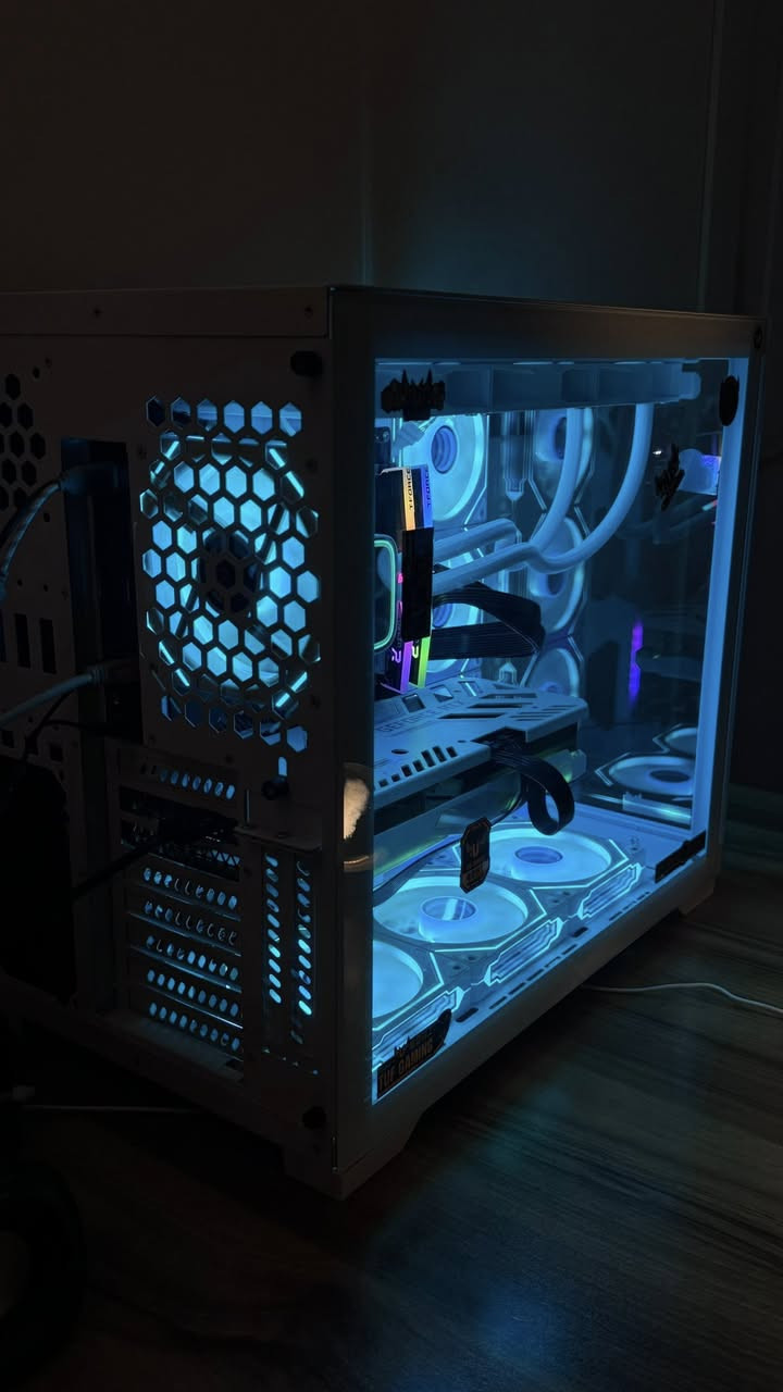 •
Motherboard: TUF Gaming X570 - Plus

CPU: AMD Ryzen 7 5800x 8 core
GPU: NVIDIA GeForce RTX 3080 10gb
RAM T-Force ( 2 x 16 ) 32gb DDR4 3600mhz

Samsung 1TB 980 NVMe m.2 ssd
Liquid Cooler: Deepcool LS720 SE Digital
Power Supply: ROG MAX RM1000W

Case: Coolmoon AOSOR Pro Full Tower

Price: 1,050$


**إذا كنت صاحب هذا الإعلان وتريد حذفه لأي سبب، رجاءا أرسل رسالة إلى الدعم الفني**