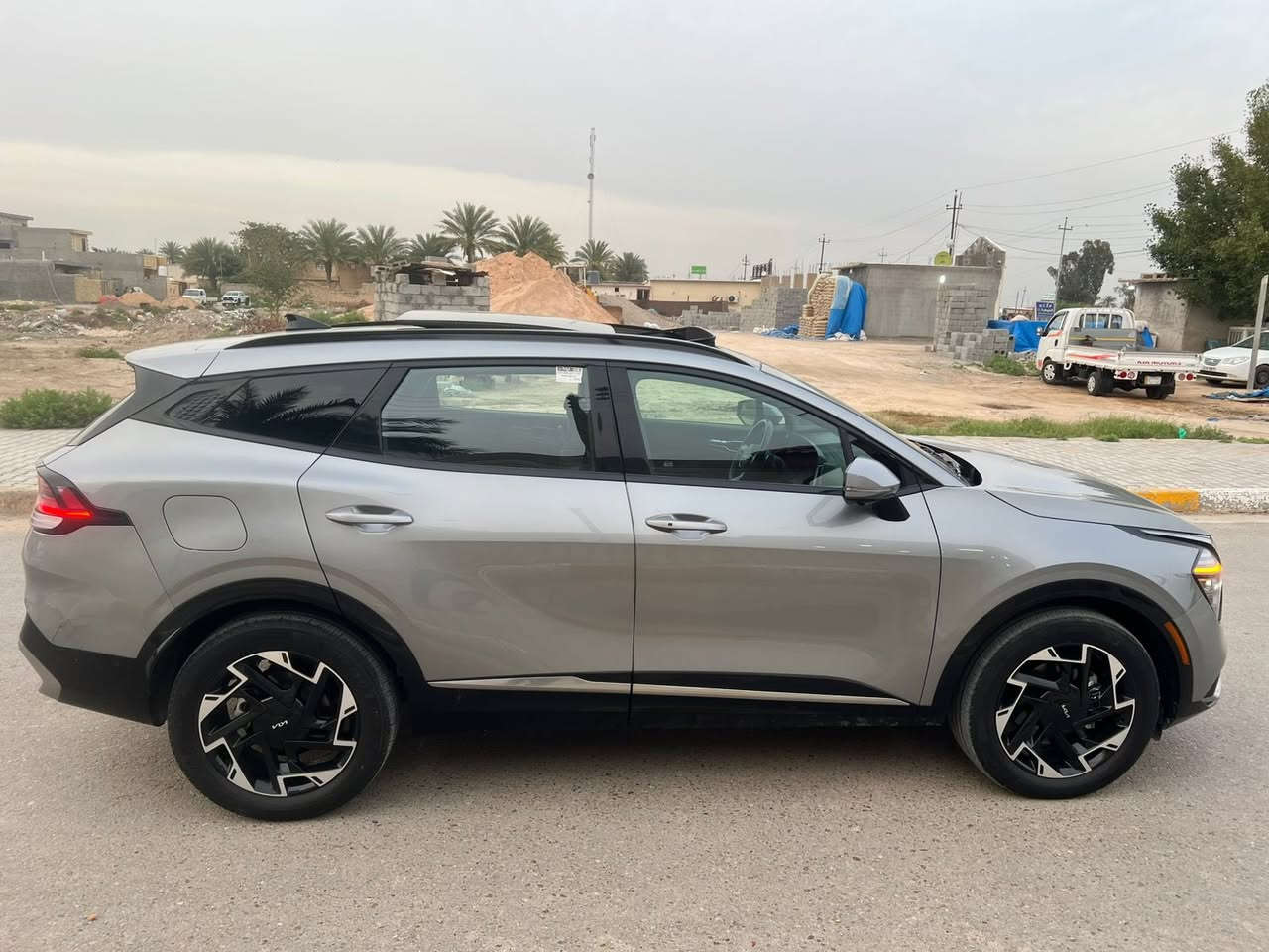 KIA SPORTAGE PLUG-IN  HYBRID SX 2024
 
📍السياره موجوده في بغداد للتواصل  ***********

كيا سبورتج  هايبرد + بلكن SX 2024 برستيج 
المسافة المقطوعه 45940mi
اللون .سلفر 
محرك. 1600 تيربو هايبرد 
الموديل 2024
مرقم بغداد 

                  ======= الاضافات👇👇 ======
  
فتحة بانوراما 
شاشة كبيره نفكيشن 
رادار امامي
 مانع تصادم
مانع انزلاق 
تحديد مسرب .
نقطة عمياء .
تصحيح مسار 
بصمه تشغيل 
بصمه ابواب 
كاميرا خلفيه 
كاميرا عداد 5 
كاميرا 360
طارة مدفية 
تشغيل عن بعد سياره 
كراسي مدفية + مبرد 
كراسي كهرباء عداد 2 
كراسي جلد 
كراسي ذاكره 
كراسي 5 راكب 
مثبت سرعة
تحكم ستيرن
شاحن وايرلس
هاند بريك كهربائي
حساسات خلفيه + اماميه 
حساسات مانع تجاوز 
ويل قياس 19
دفع رباعي 
باب خلفي كهرباء 
اضويه امامي زنون LED
اضويه خلفيه LED
كشافات LED
دفع رباعي 4X4
نظام GPS+خرائط 
كندشن مركزي امامي او خلفي 
وبلوتوث 
مدخل USB+ AUX
تحريك السيارة عن طريق البصمة 

🚗🚗حادث السياره كما موضح في الصور 🚗🚗

الأردن الزرقاء المنطقه الحره شارع 20 شمال 

للتواصل  / عمر الدليمي 00962786166701 علي الكرغولي 00962788505634
