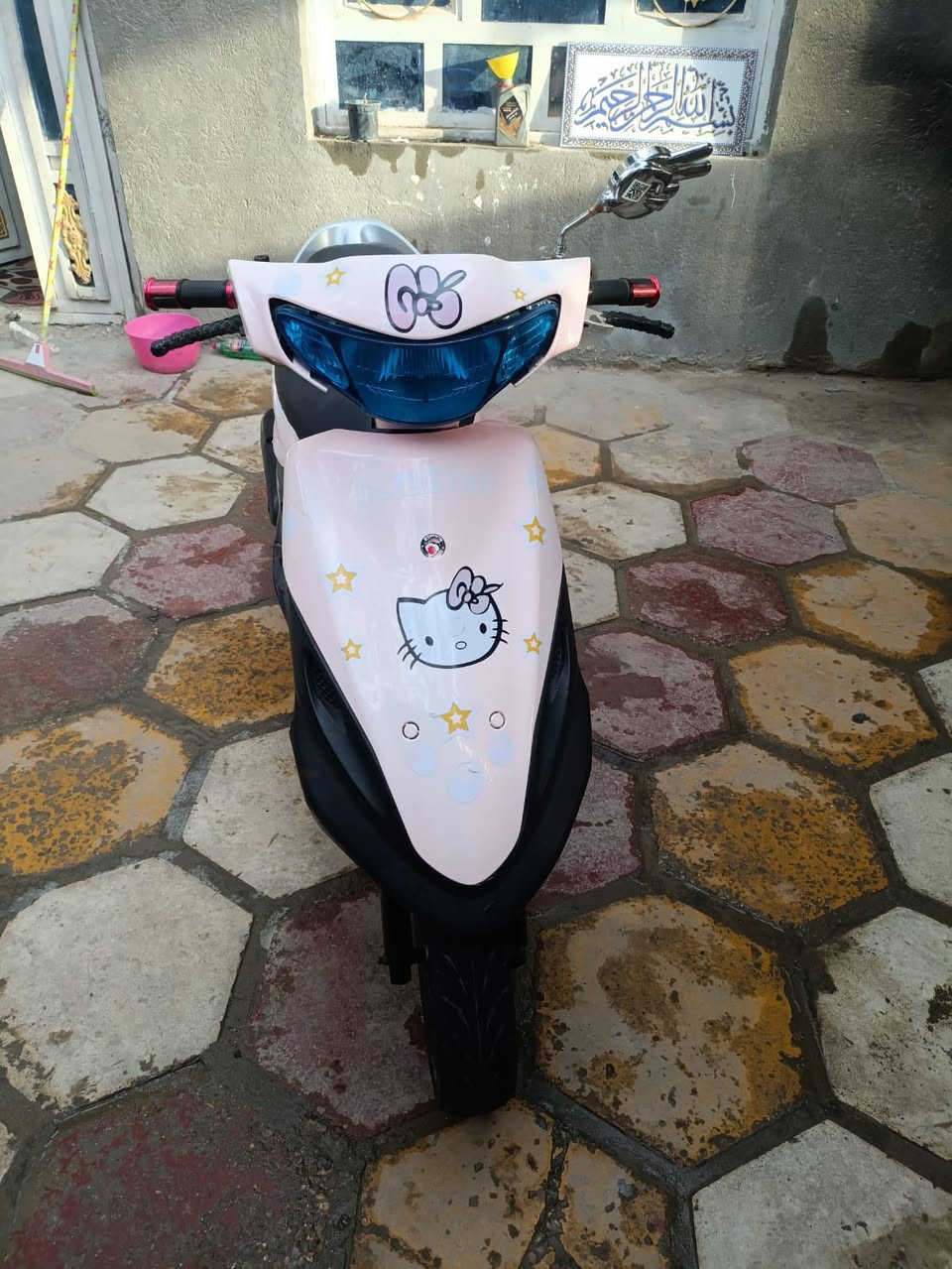 شباب دراجه ماكس قجمه جاهزه مامفتوحه
وصارلها فتره بسيطه من طالعه مو شراي لا تشلع كلبي واشلع كلبك
***********
مكاني ناصريه مركز
