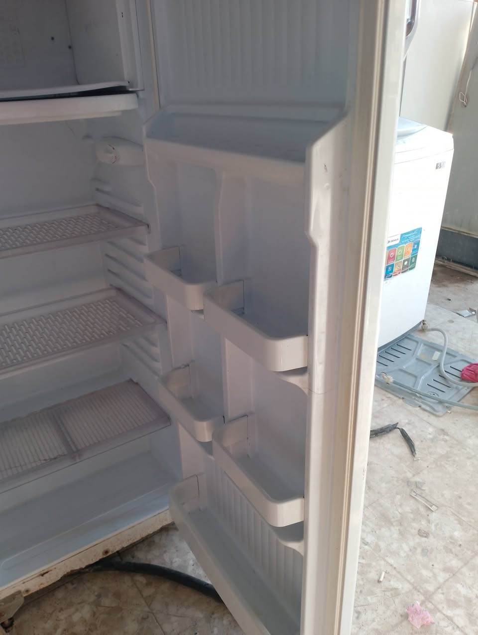 سلام عليكم خوتي ثلاجه كريازي مصري البيع سعر 175 
والاستفسار اكثر ***********
