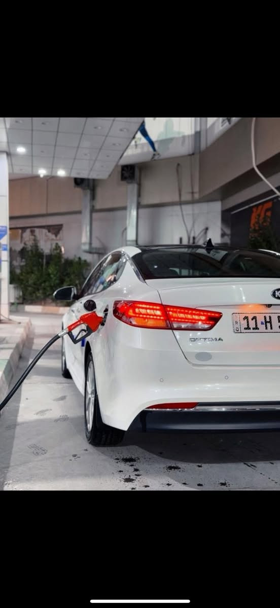 السلام عليكم اخوان 
اوبتيما ١٨ بأسمي مواصفات s وارد امريكي 
بنوراما مواصفات s معروفه 
بأسمي تحويل مباشر
ماشيه 56 الف مايل حقيقي
كير محرك كفاله شرط   
رايدها مراوس بچارجر راوينا حلالك والرزق على الله
***********
