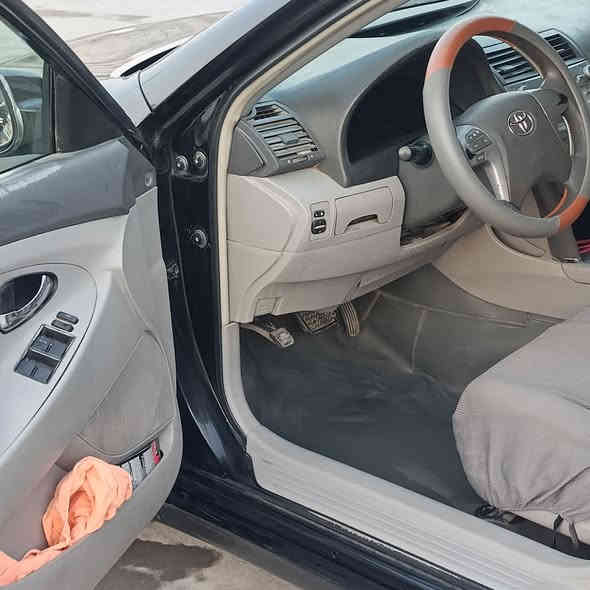 السلام عليكم
كامري LE 2009 وارد امريكي

 حادثها جاملغ امامي ايمن 

مكينه 2400 4 سلندر vvt بلادي 

السياره بلاديه وجاهزه خير من الله يرادلها تبديل راديتر تبريد فقط لان مزروف 

السعر 95 ورقه وبيها مجال

العنوان بغداد.   ***********
