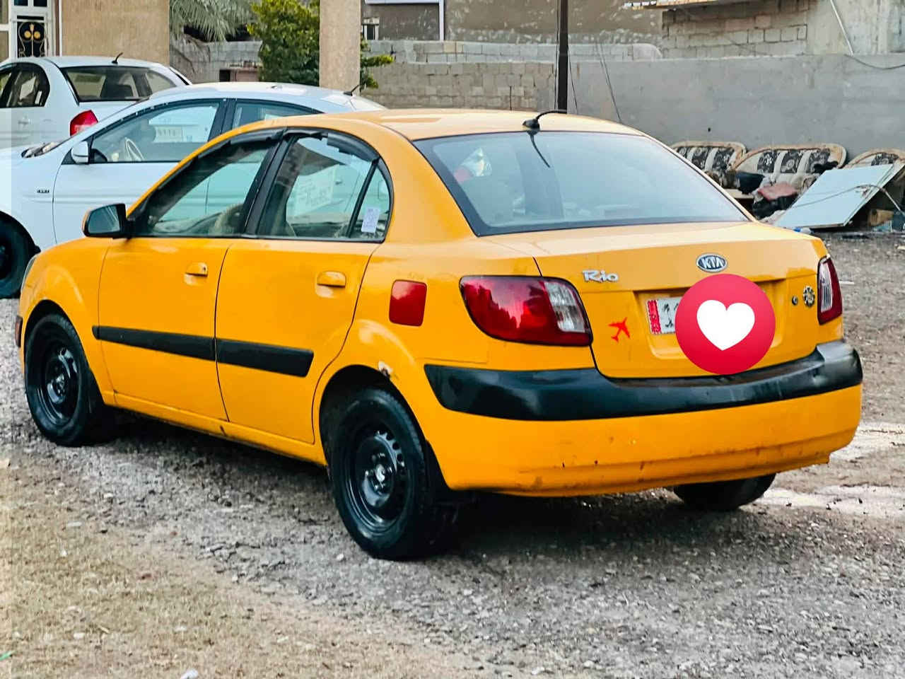 يالله كيا ريو ٢٠٠٨ رقم بغداد انكليزي بسمي شخصيا مصفره هيئه وغرامه هزة وسنويه ورقم وجامه جديد السيارة وارد كندي حادث جاملغ أمامي بدون اي دواخل صبغه اولى السياره بدون معجون كير مكينه تبريد مكفول تخم تاير جديد شاشه مكاني بغداد 
السعر ٨٦ 
***********
