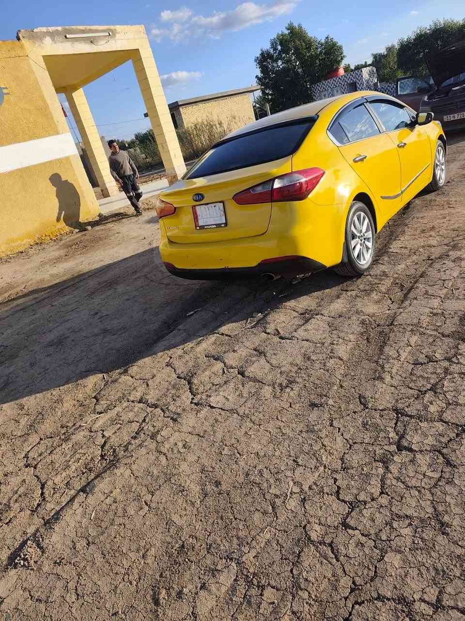 سلام عليكم سيراتو البيع موديل 2014 فول فتحة بصمة مري شفط تبريد قطعتين حادثهة جاملغ اليمن ماعابرة ***********
