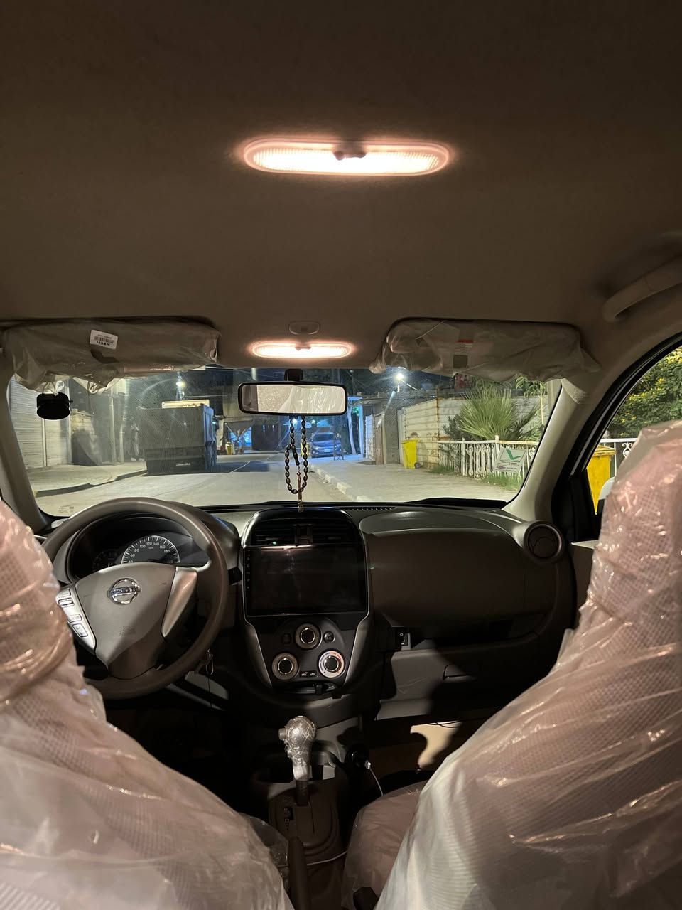 سلام عليكم نيسان سني موديل 2021 سياره  مكينه و كير كفاله بيها ضربه بس با جاملغ  الامامي و مرجعينه بارد ماشيه 70 حداده جديده تبريد يخبل سياره نظيفه سعر 108 /***********
