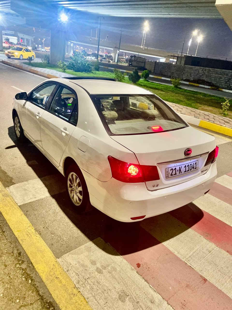 سلام عليكم.. سيارة للبيع  المستعجلBYD.. محرك 18 جديد صدر جديد تبريد ثلج ❄ كير أوتو بشرط موديل 2014 بدون صبغ بس بيها ثلاث قطعات بارد تايرات جديد... السعر 62
 بيها مجال للطيبين..  
***********
