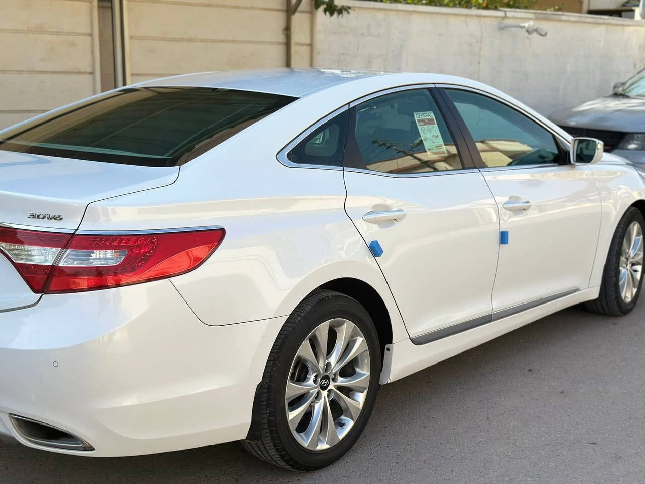 السلام عليكم
للبيع أزيرا 2012 خليجي رقم سليمانيه سنويه لل ٢٧ بأسمنه تحويل مباشر 

فول مواصفات عدا بنوراما 

مواصفات 

كشنات جلد +هيتر كشنات 

اشاير مري +مري شفط

بردات خلفيه + برده كهربائيه 

قطعتين تبريد 

تحكم ستيرن جهتين 

حساس امامي خلفي 

كأمره إماميه وخلفيه 

إشارة ترحيب 

ويل كروم وتخم تاير 

لايت لد 

محرك v6 دوش

٣ انضمة قياده 

ماشيه 180 

السياره مقفوله كفاله عامه من صبغ وتبديل وسونار مرفق مع صور

السعر 120 وبيها مجال 

للتواصل ***********

مكان السياره الأنبار قضاء هيت
