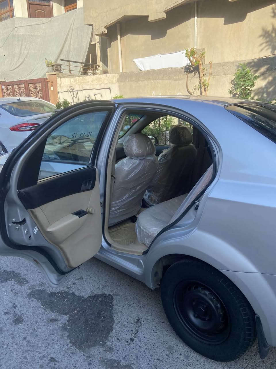 ئەڤیۆ ٢٠٠٩ گێر عادی مەکینە گەورەی ناو زەرد گێرو مەکینە تەقە و رەقە بەشەرت تەبرید لەگەڵ سلوف تحویل غرامە بەشەرت سەیارەکە جایزە چوار تایە و دوو لایتی تایەی لە ژێرە سەیارەکە حیزام نیە بە حیزام ئەیفرۆشم جەمپێکی خەفیفی پێشی هەیە لای سەکن  سەیارەکە لە هەولێرە بۆ پەیوەندی کردن رقم *********** ڤایبەر واتس ئاپ سحریشم داناوە مەجالیکی کەمی تێدایە أربيل, العراق
