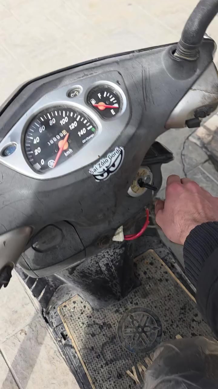 السلام عليكم دراجه سكنس نثيه تكدر تشتغل بيه دلفري وتكدر تشتغل بيه مندوب وتكدر اتطربك بيه جلبه مال شارع. بس اتوازيت . وارد ابيعه.  لون اسود مثل ماموضح للبيع.   سعر 500. كلشي بيه شغال بس العداد مال السرعه ميشتغل.   عداد بانزين يُشَتغلً  كهربائياته زينه.  تشتغل سلف وهندر.  وبيه منفيس مكاني الدوره ابو دشير.  رقمي *********** وبيه واتساب تجي تفحص عجبتك اخذه معجبتك هله بيك
