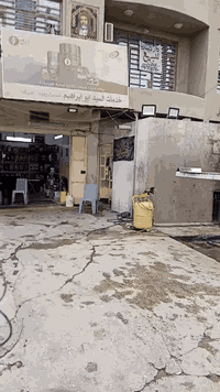 بيت تجاري للبيع على ثلاث شوراع بي محل..   العنوان شيخ عمر قرب معمل خياطه العسكري الاستفسار على الرقم ***********
