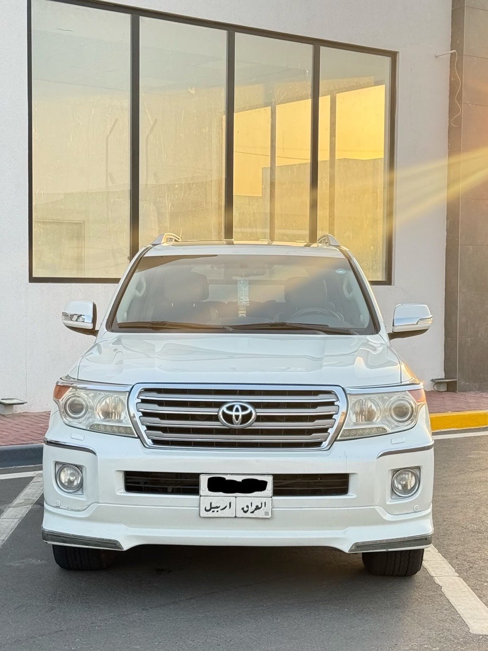 سياره تويوتا لاند كروزر VXR  موديل 2013 موصفات فوول يعني مواصفات لكزز 
محرك  8 سلندر 
سيارة جديده المواصفات:
عينه دشبول ليزري 
ماشيه ١٩٧ الف كيلو حقيقي 
لايت زينون بلادي + زراك لايت
دوسات ليزرية
فور ويل دفلوك و بقية انظمة دفع الرباعي
كشنات جلد تدفئه تبريد 
كراسي كهرباء
فتحة سقف
كاميرا امامي خلفي  بلادية
بصمه جميع الأبواب 
حساس امامي خلفي 
بلادي دكمة
ثلاجة
سبعة راكب
ثلاث قطع تبريد
مري كهرباء اشاير بلمري 
8 ايرباك 
تخم تاير جديد
سياره رقم أربيل
السعر ٣٥٠ 
الاستفسار ***********