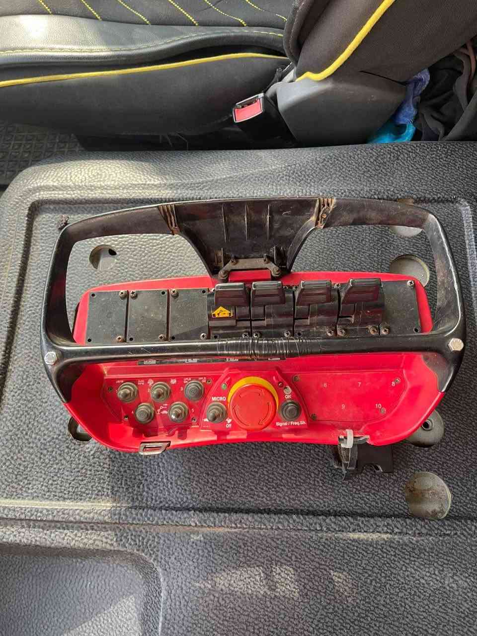 سلام عليكم اتيكو 2018كرين بي ام 5طن سلايتين فول سيفتي مكان سياره بغداد ***********
