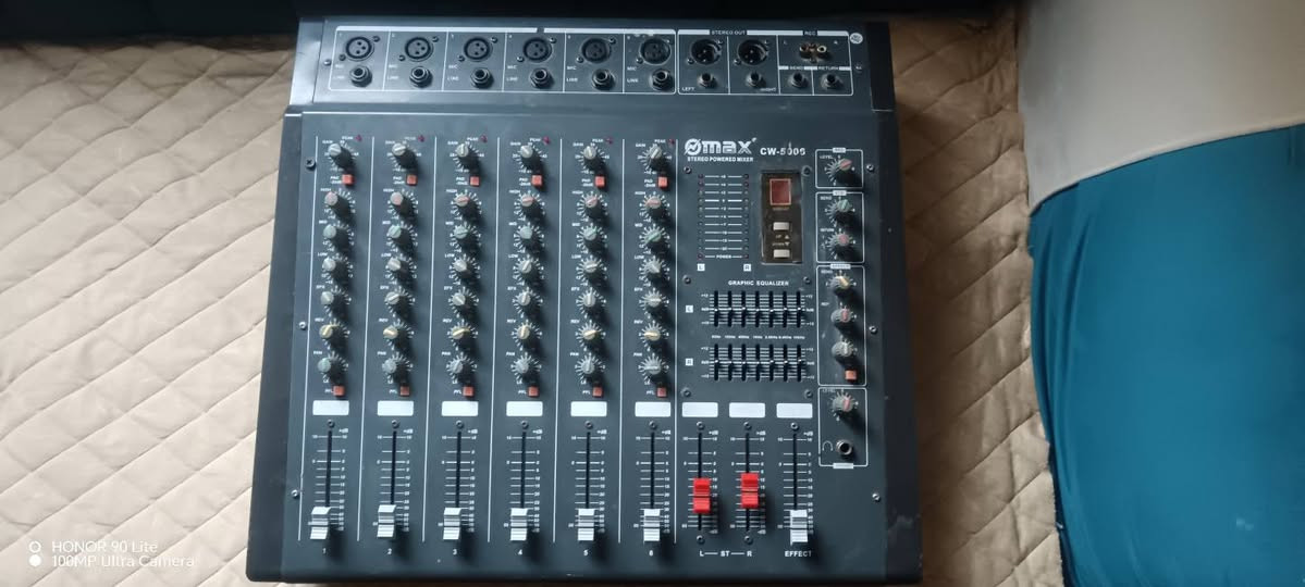 للبيع
مكسر خطين جهاز شغال ونضيف
مكان كوت
شراي خاص


**إذا كنت صاحب هذا الإعلان وتريد حذفه لأي سبب، رجاءا أرسل رسالة إلى الدعم الفني**