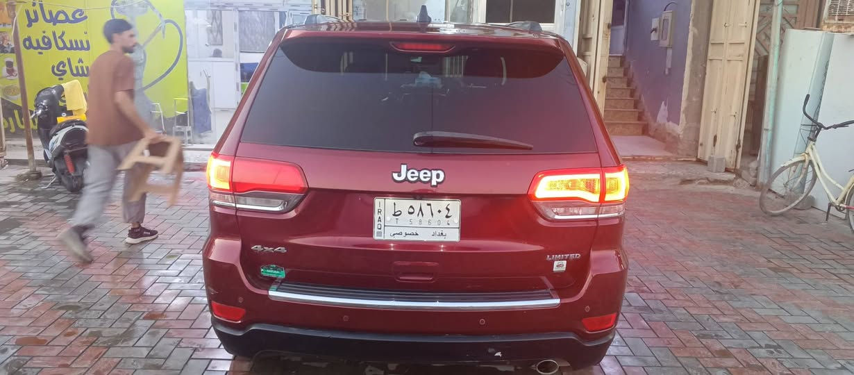 السلام عليكم بيع مستعجل عندي بناء 
صار السعر 200 ورقة 
السيارة حادثها بس دعاميه بدون صبغ 
***********
