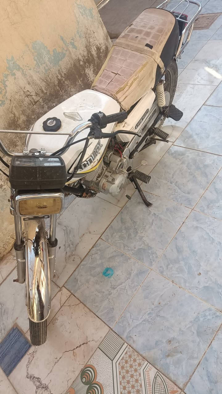 للبيع بعقوبه بهرز موديل 22 سيفان.           ***********
